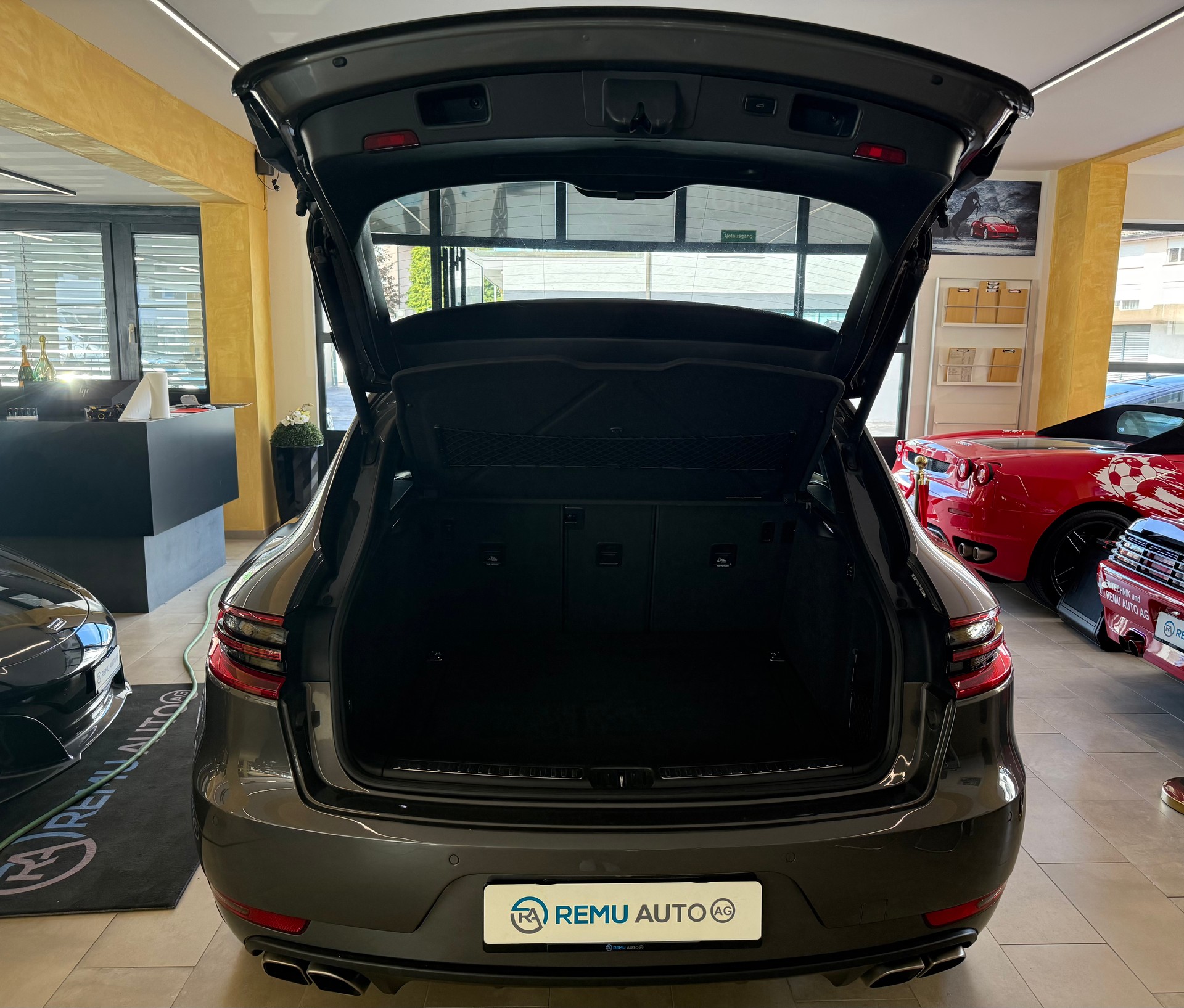 PORSCHE Macan Turbo PDK-image-4