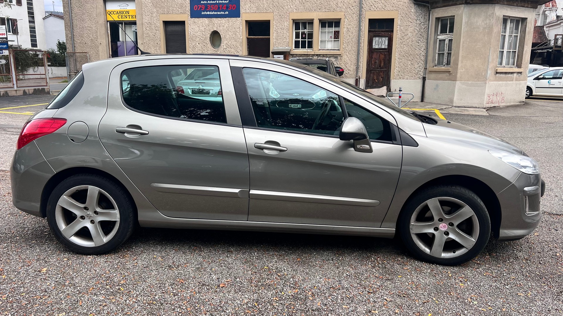 PEUGEOT 308 1.6 16V T Black&Silver Automatic-image-2
