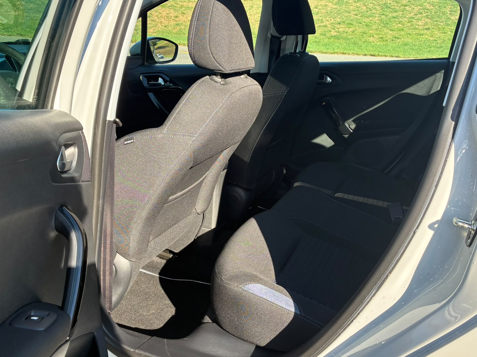 PEUGEOT 208 1.6 VTI Allure Automatik-image-13