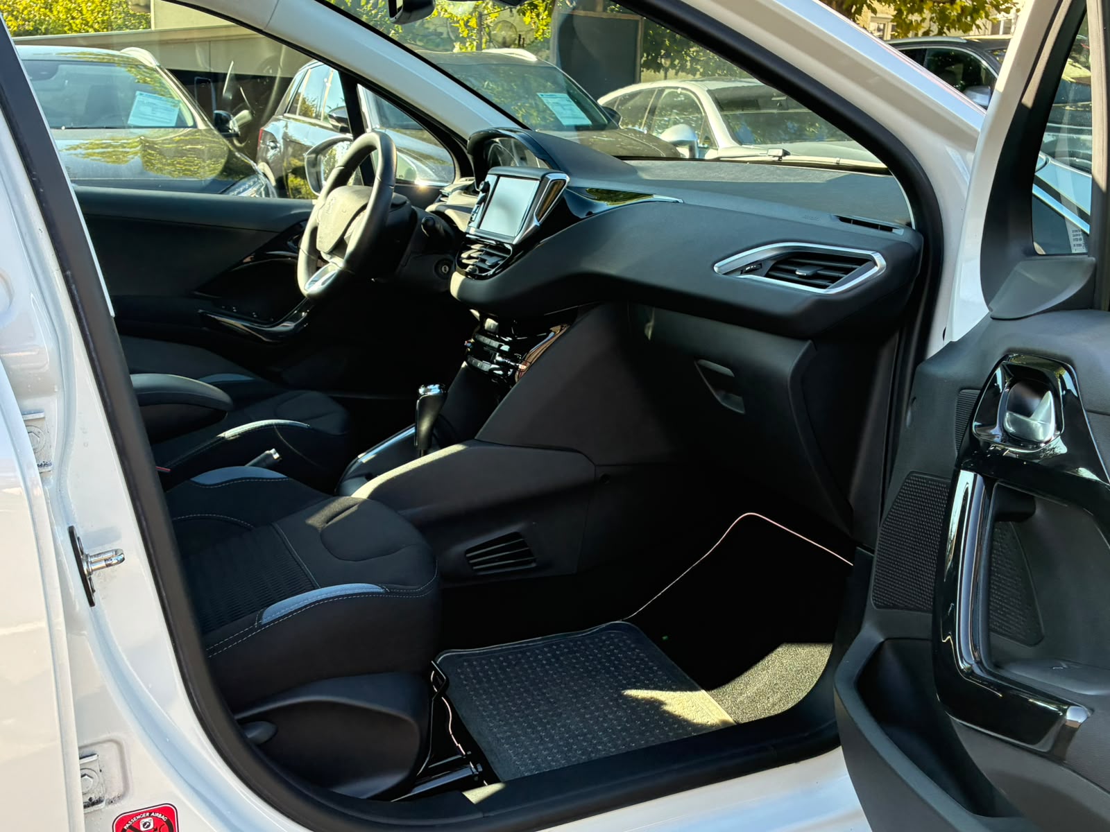 PEUGEOT 208 1.6 VTI Allure Automatik-image-14