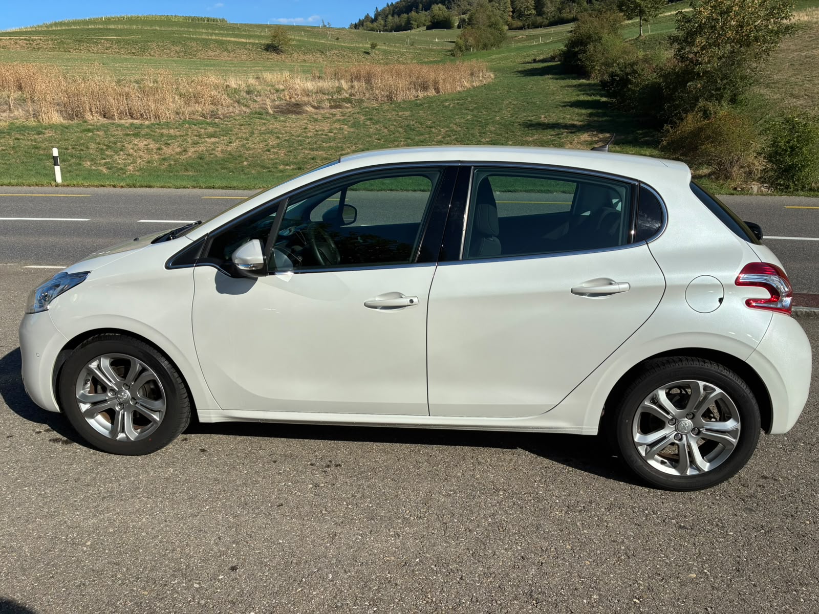 PEUGEOT 208 1.6 VTI Allure Automatik-showroom-element-2