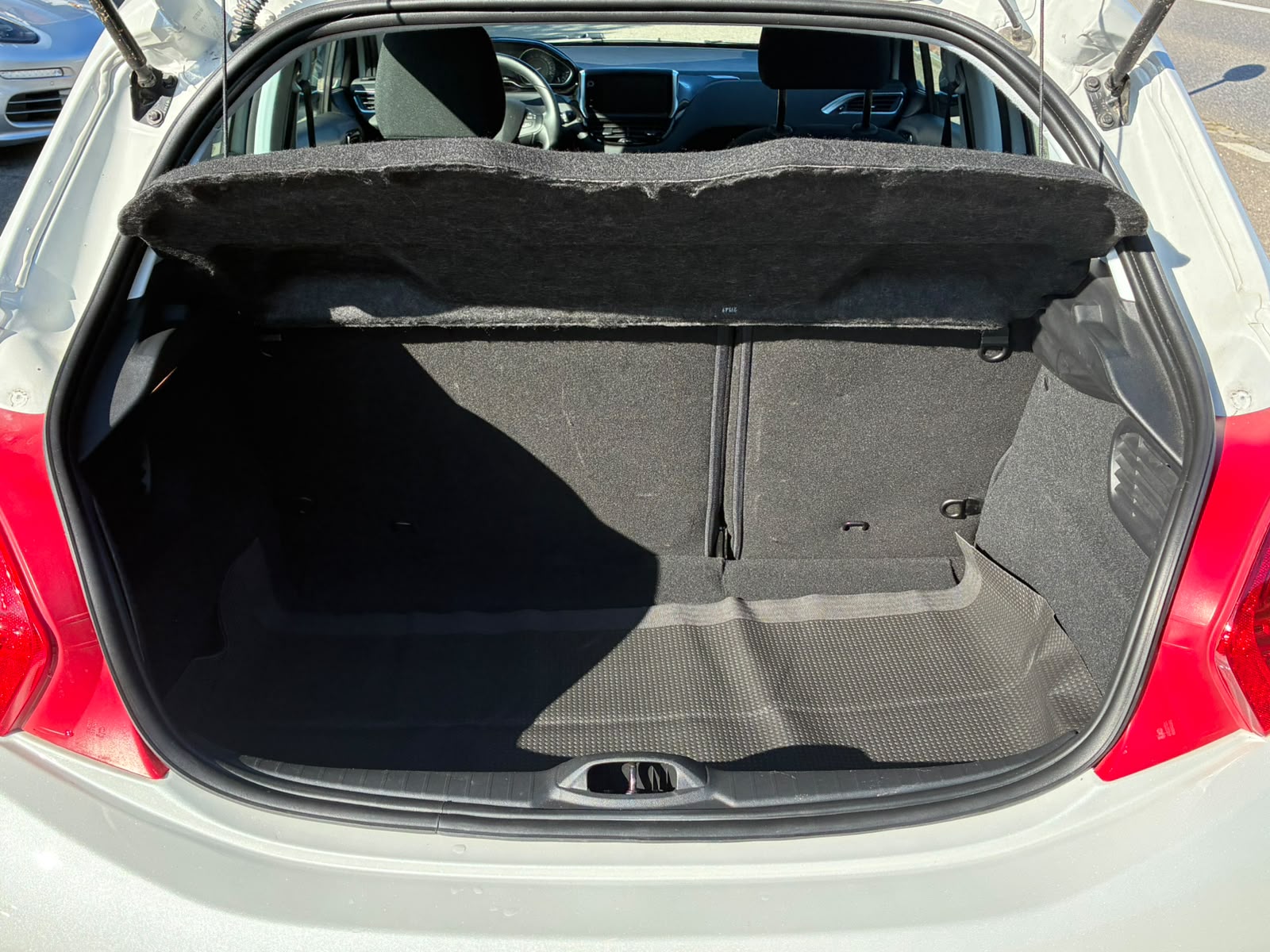 PEUGEOT 208 1.6 VTI Allure Automatik-image-15