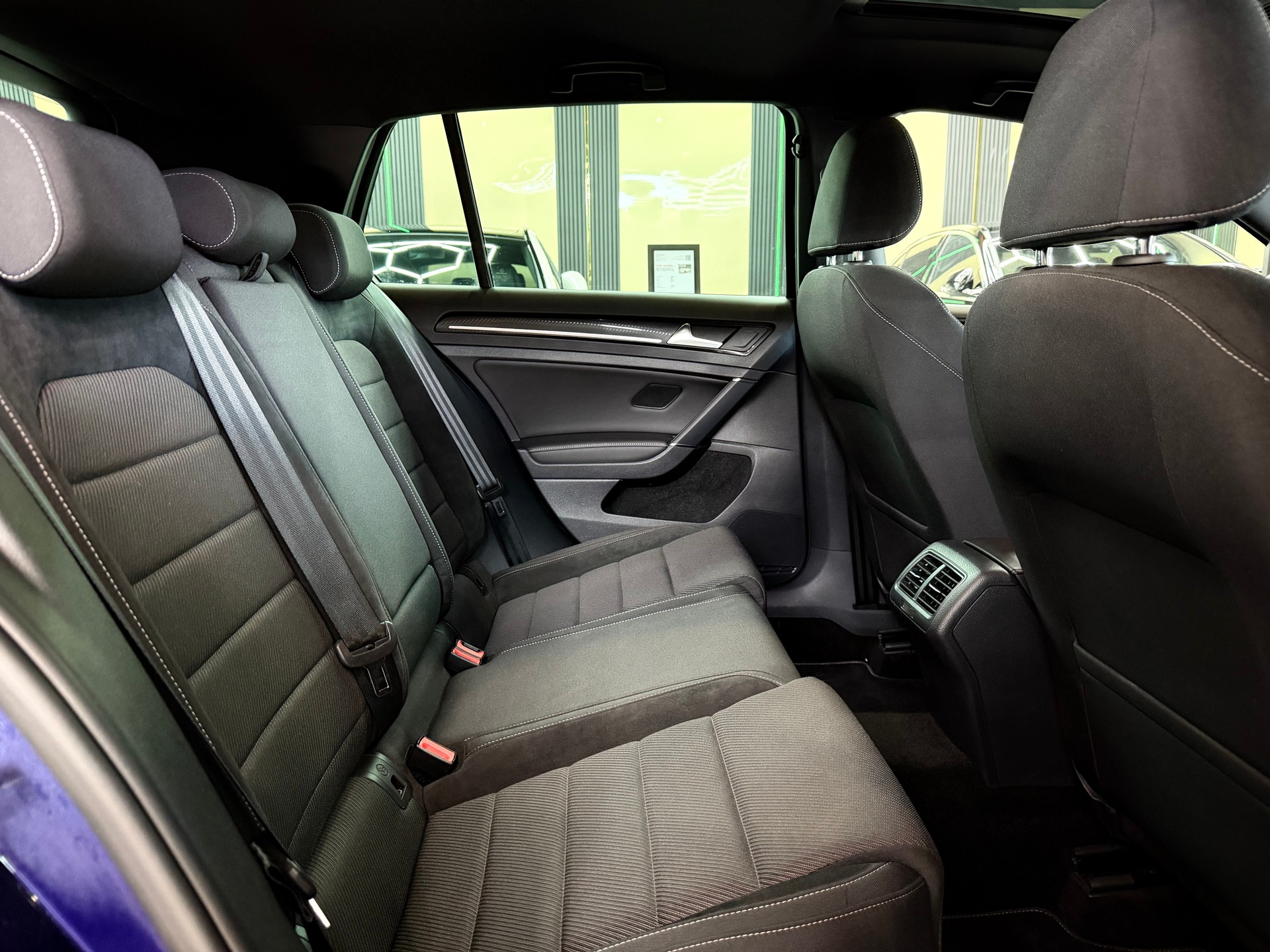 VW Golf 2.0 TSI R 4Motion DSG-image-14