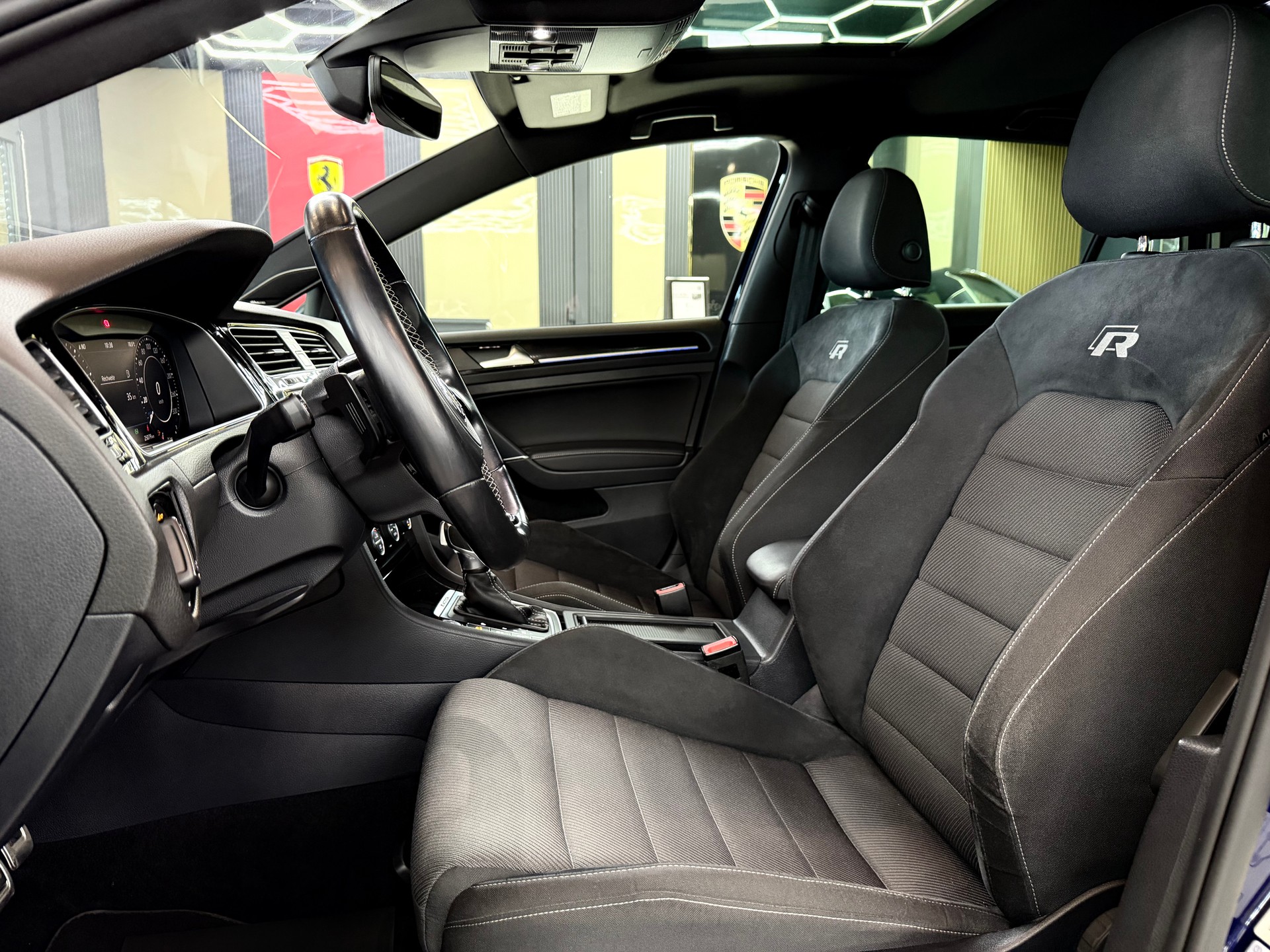 VW Golf 2.0 TSI R 4Motion DSG-image-9