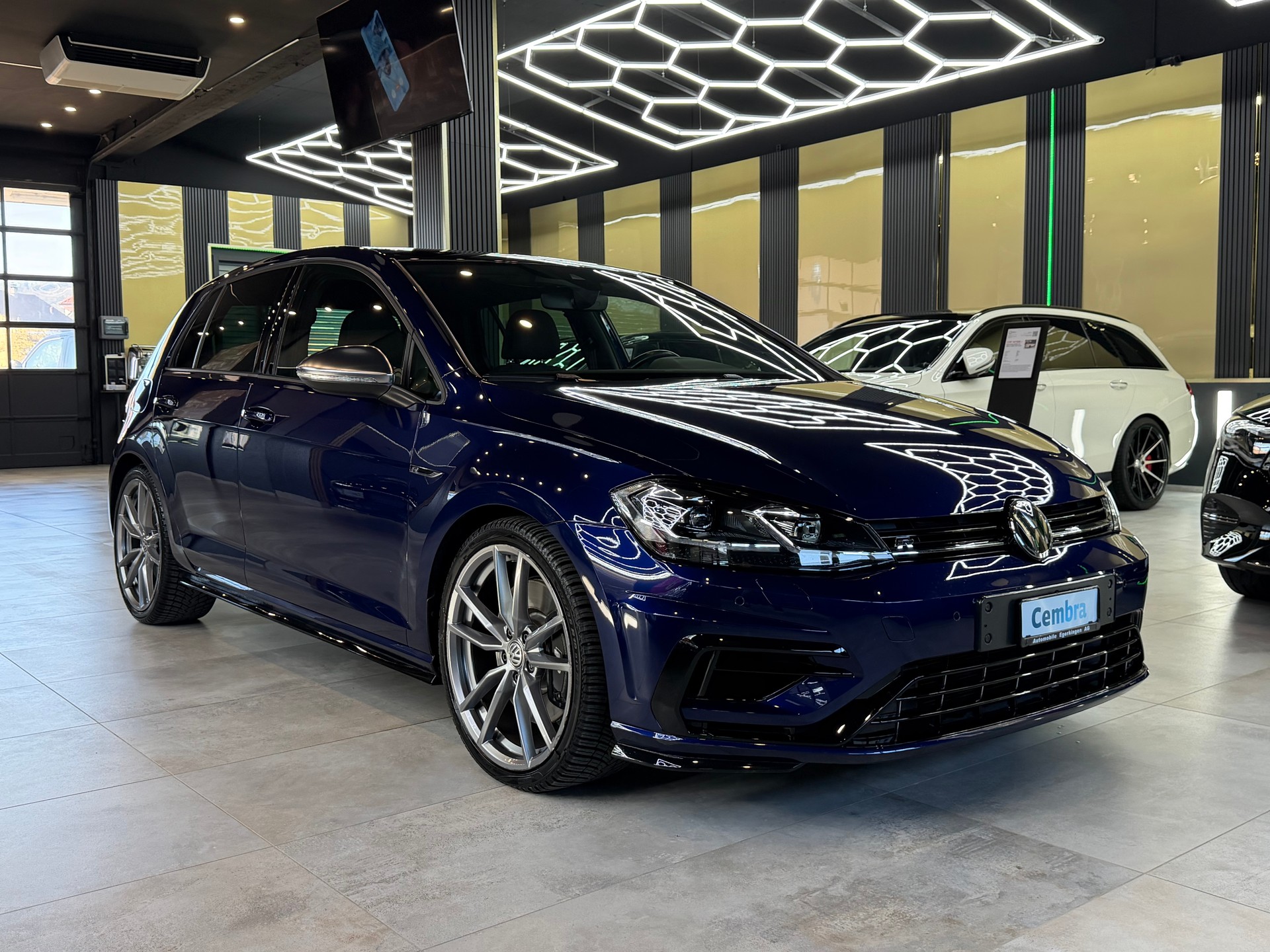VW Golf 2.0 TSI R 4Motion DSG-showroom-element-2