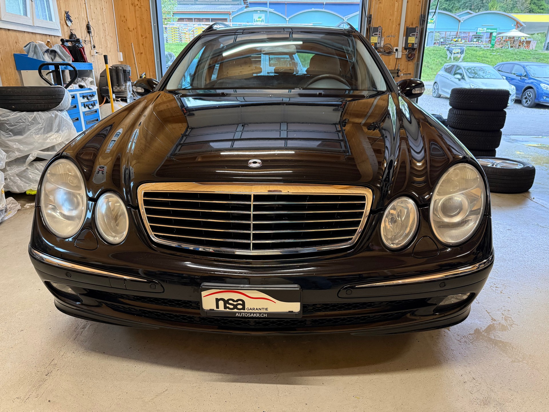 MERCEDES-BENZ E 280 Avantgarde-showroom-element-1