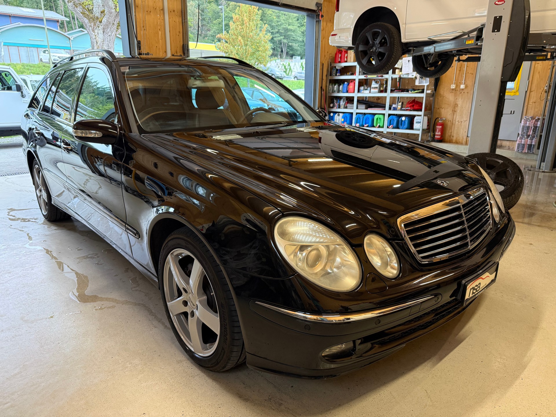 MERCEDES-BENZ E 280 Avantgarde-showroom-element-2