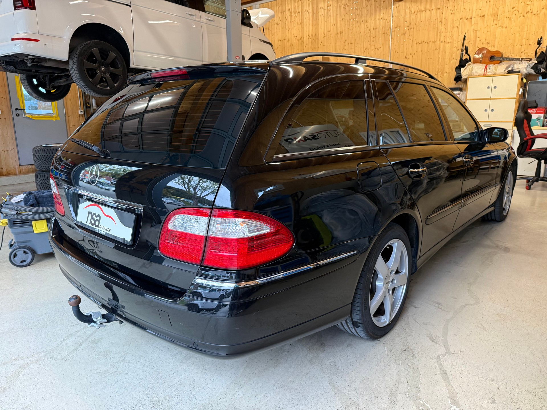 MERCEDES-BENZ E 280 Avantgarde-showroom-element-3