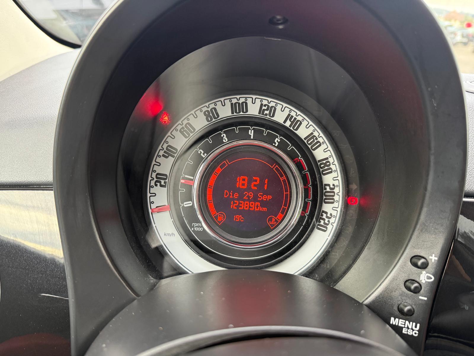 FIAT 500 1.4 16V Lounge-image-11
