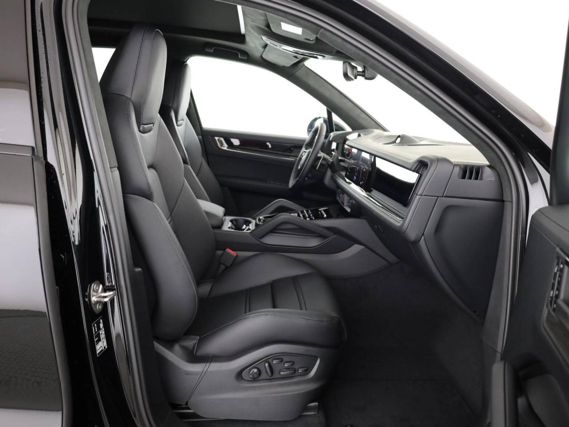 PORSCHE Cayenne GTS-image-15
