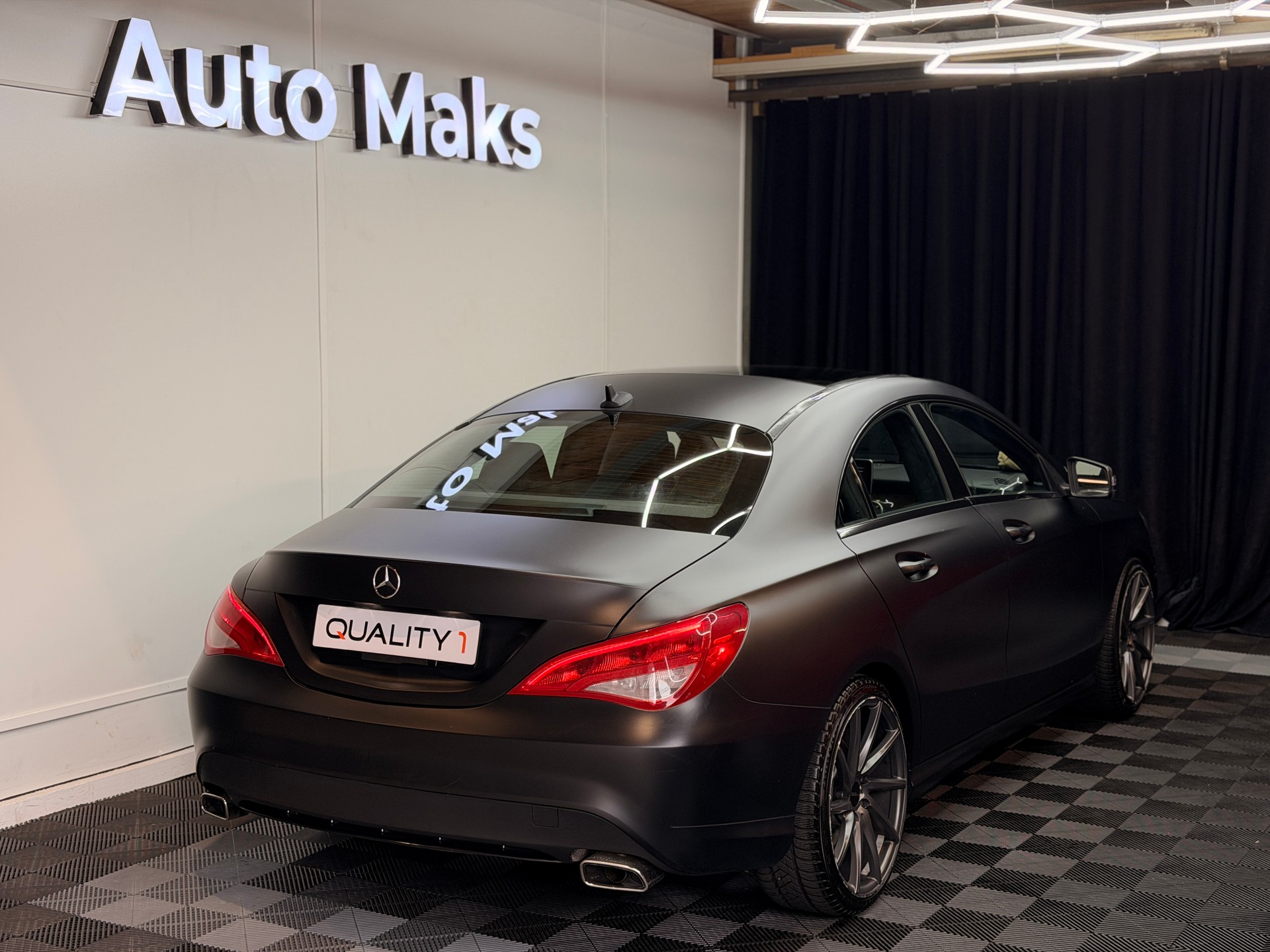 MERCEDES-BENZ CLA 250-showroom-element-1