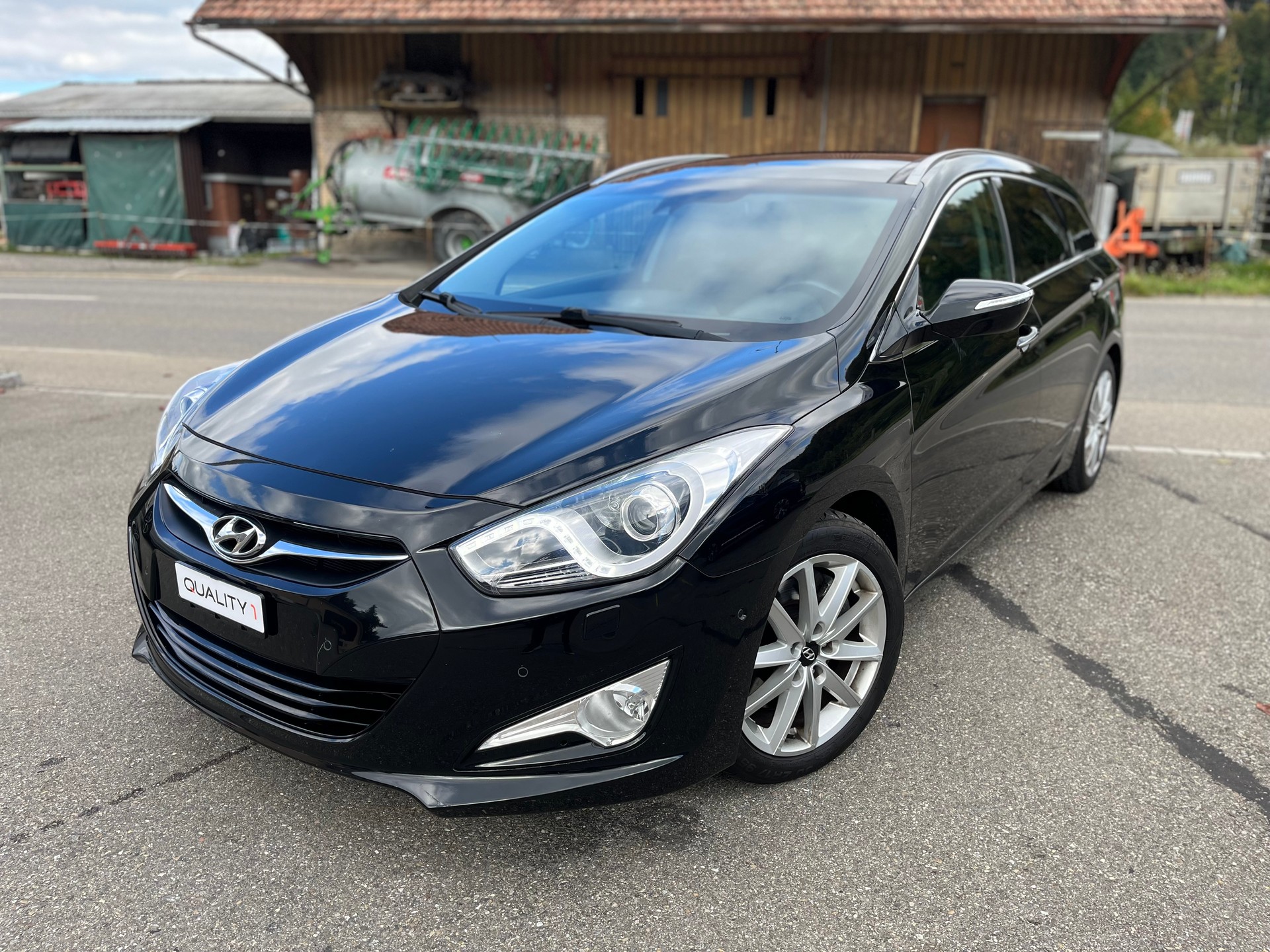 HYUNDAI i40 Wagon 2.0 GDi Premium Automatic / Frisch ab MFK & Service / 8-fach bereift / Vollausstattung