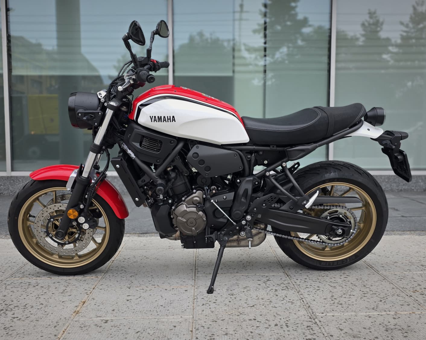 YAMAHA XSR 700-showroom-element-2