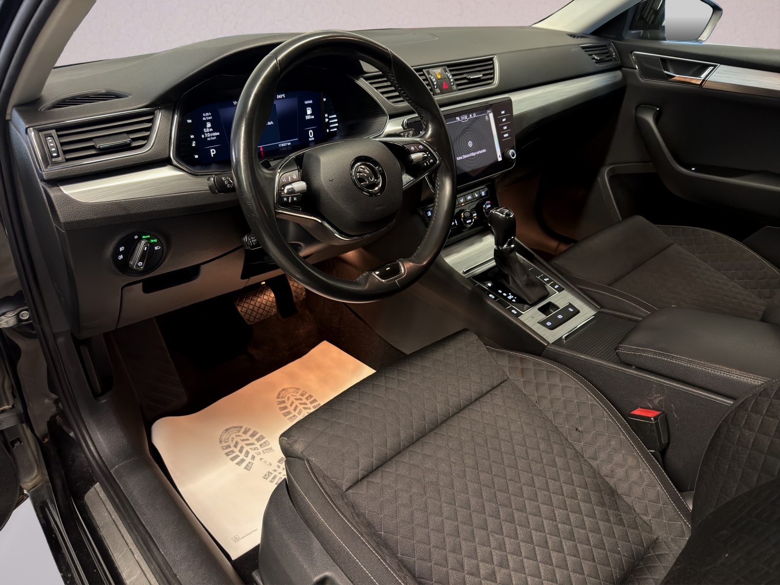 SKODA Superb Combi 2.0 TDi Ambition 4x4 DSG-image-14
