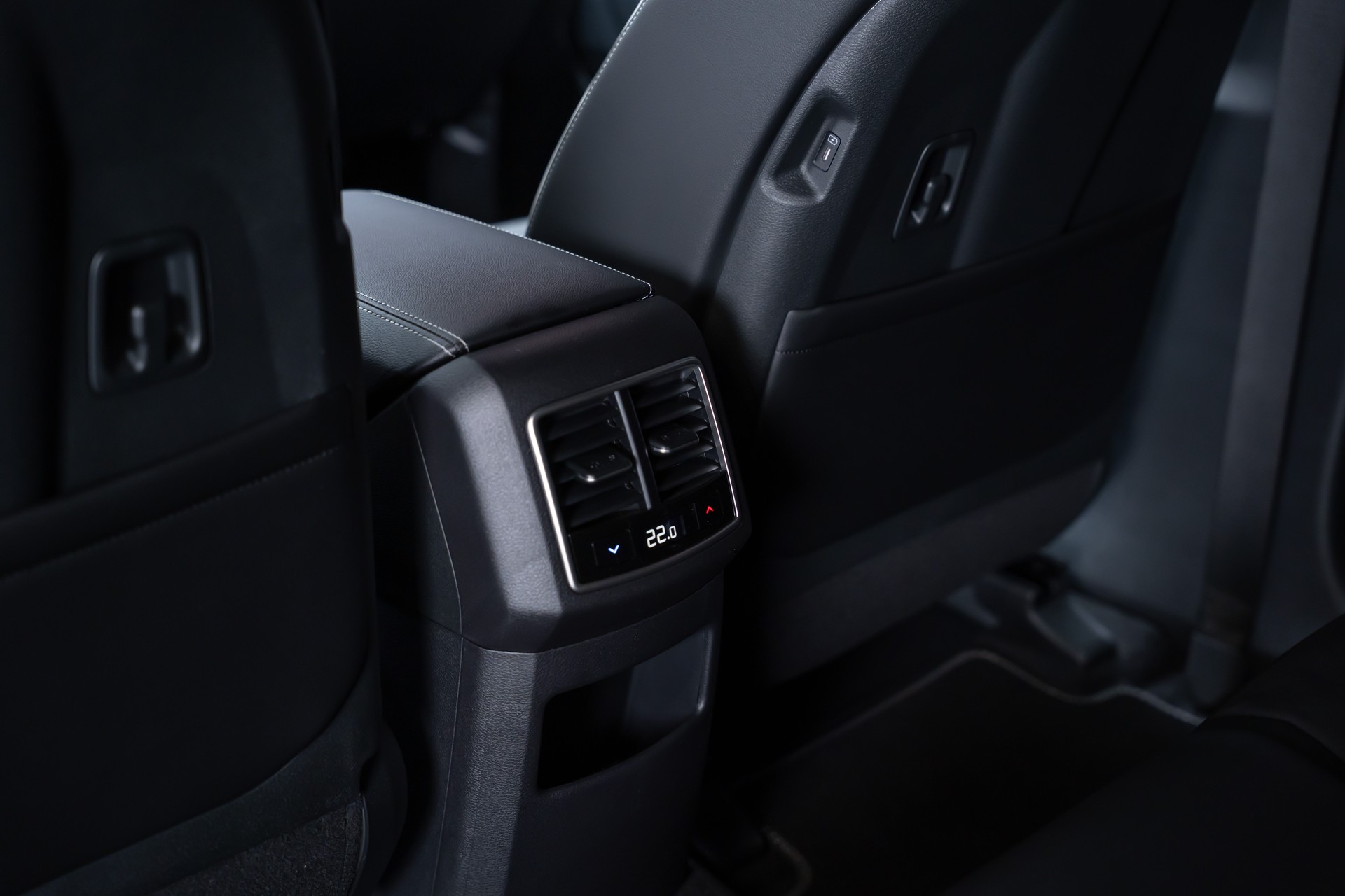 KIA Sportage 1.6T-GDi PHEV Style 4x4 A / Sitz & Lenkradheizung / Navi / Rückfahrkamera-image-19