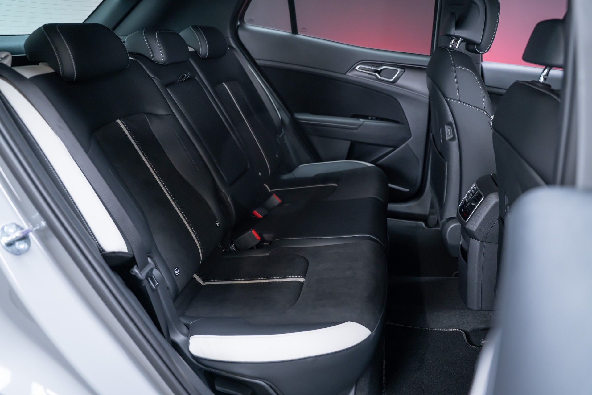 KIA Sportage 1.6T-GDi PHEV Style 4x4 A / Sitz & Lenkradheizung / Navi / Rückfahrkamera-image-37