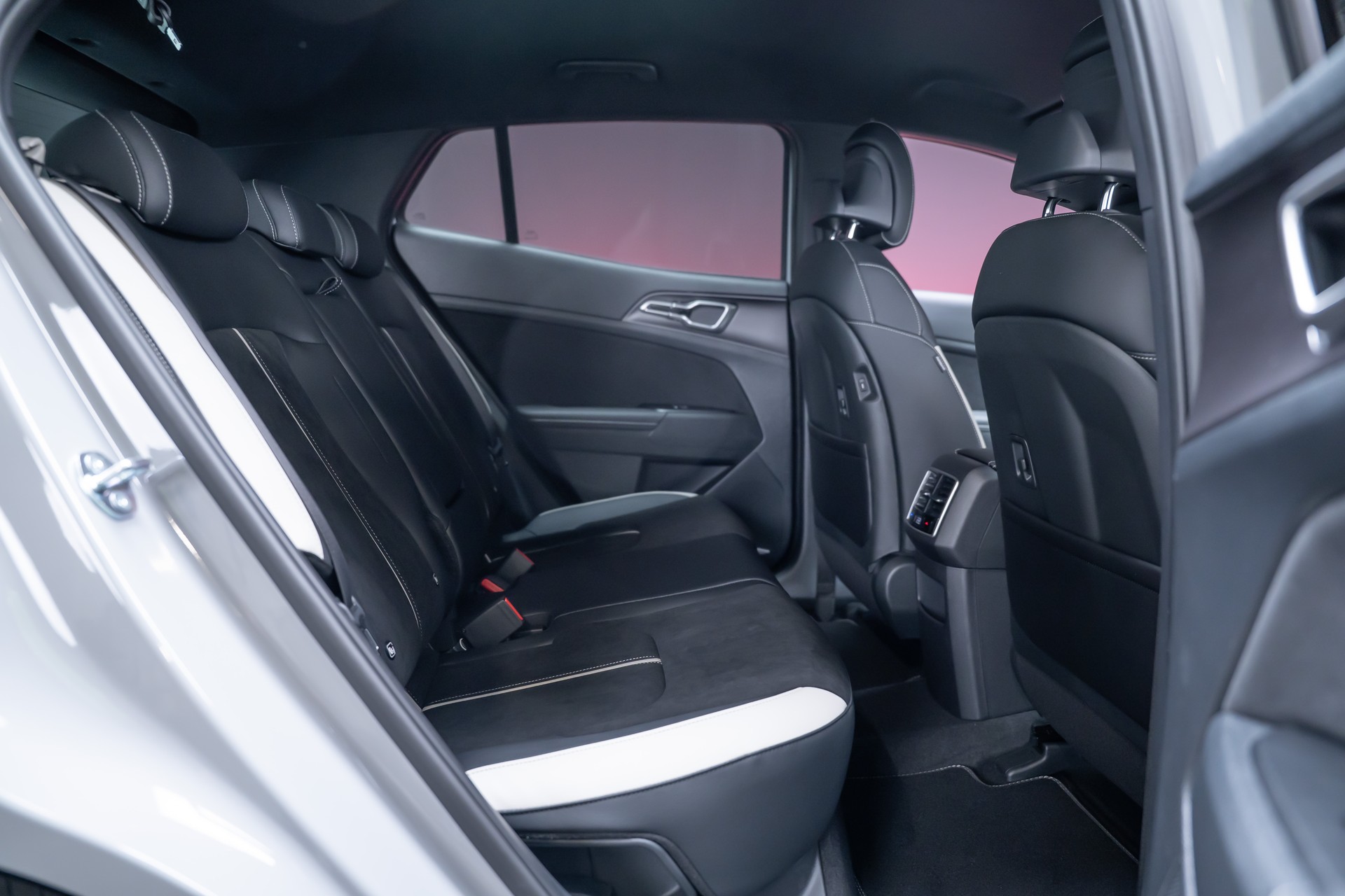 KIA Sportage 1.6T-GDi PHEV Style 4x4 A / Sitz & Lenkradheizung / Navi / Rückfahrkamera-image-36