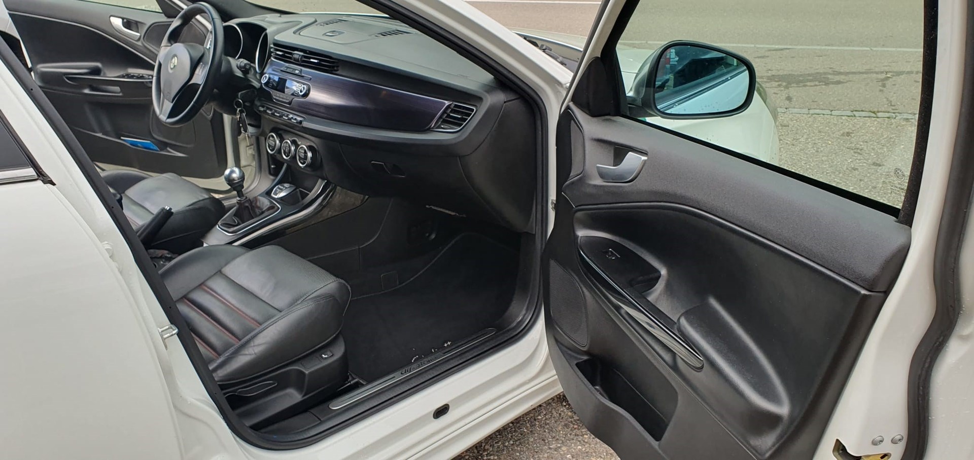 ALFA ROMEO Giulietta 1750 TBi Quadrifoglio Verde-image-4