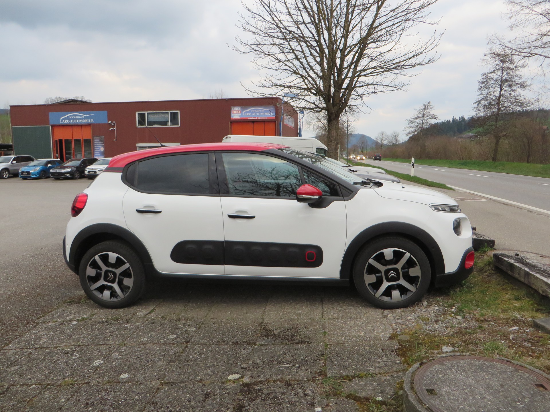 CITROEN C3 1.2i PureTech Shine-image-1