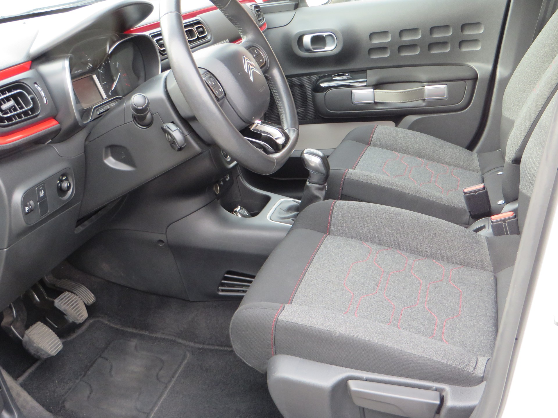 CITROEN C3 1.2i PureTech Shine-image-9