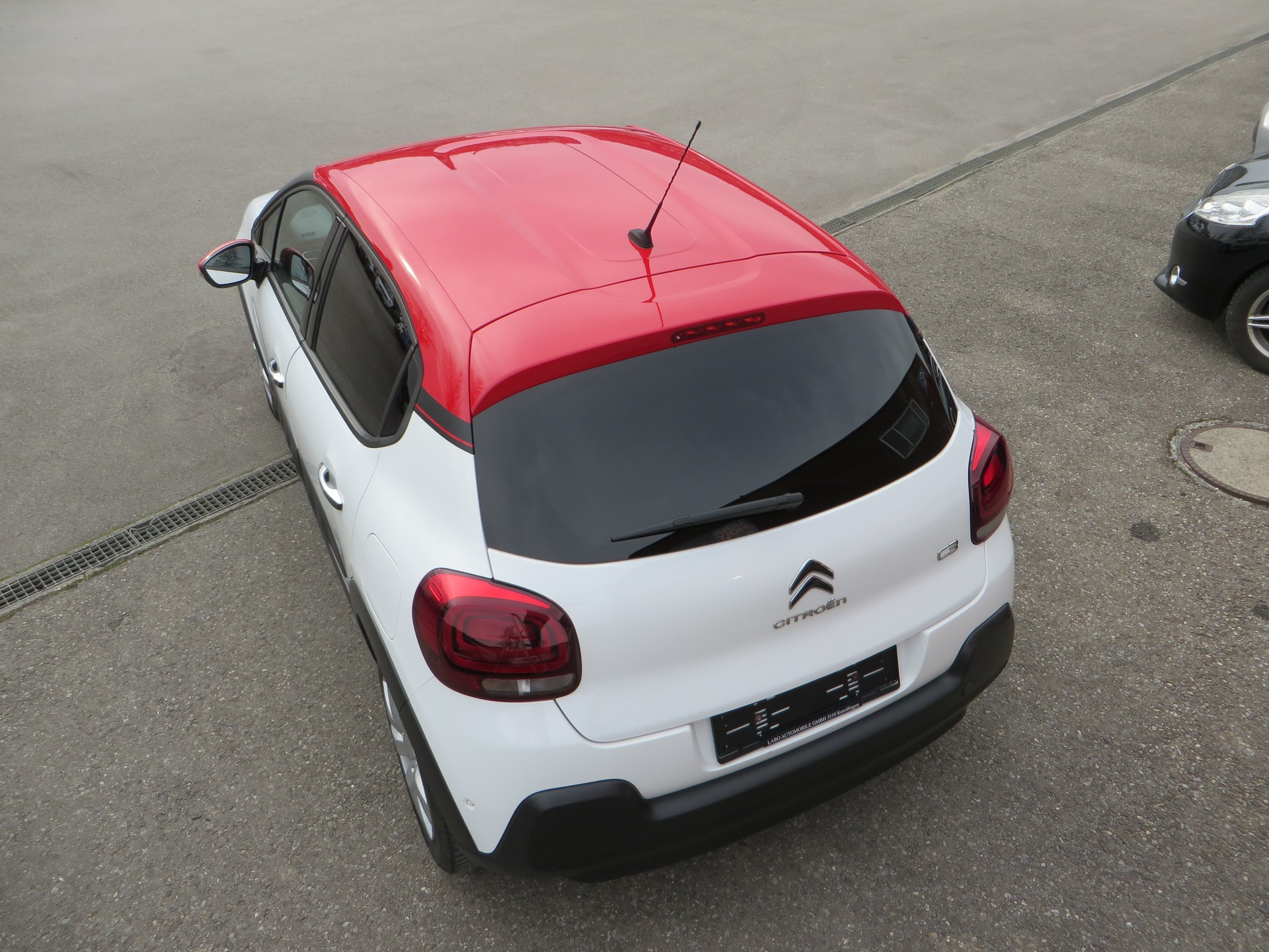 CITROEN C3 1.2i PureTech Shine-image-4