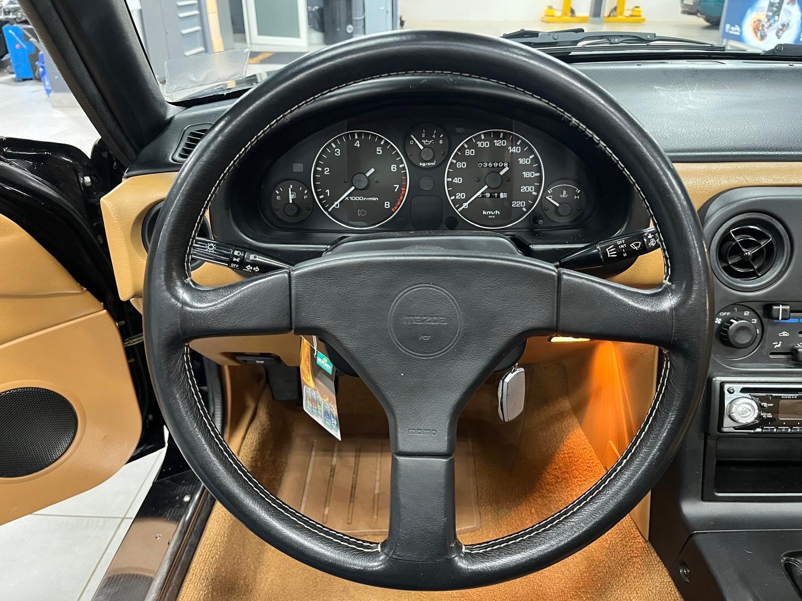 MAZDA MX-5 1.6i-16-image-13