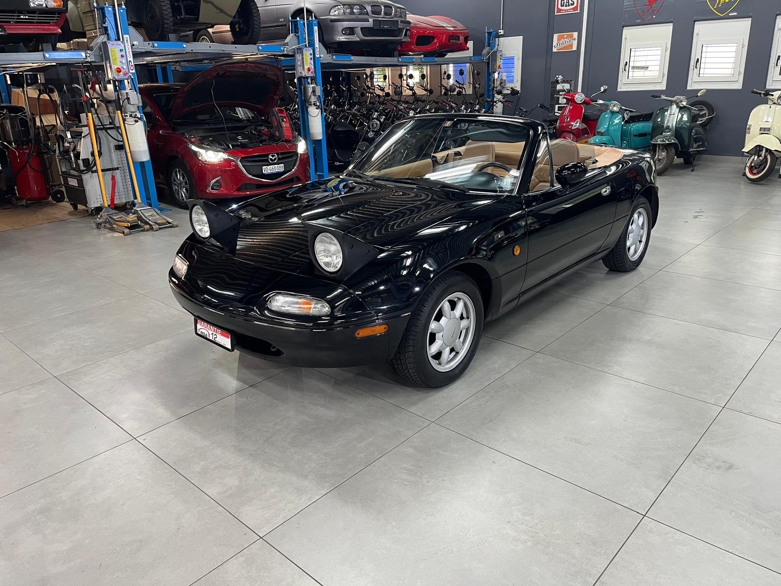 MAZDA MX-5 1.6i-16-image-11