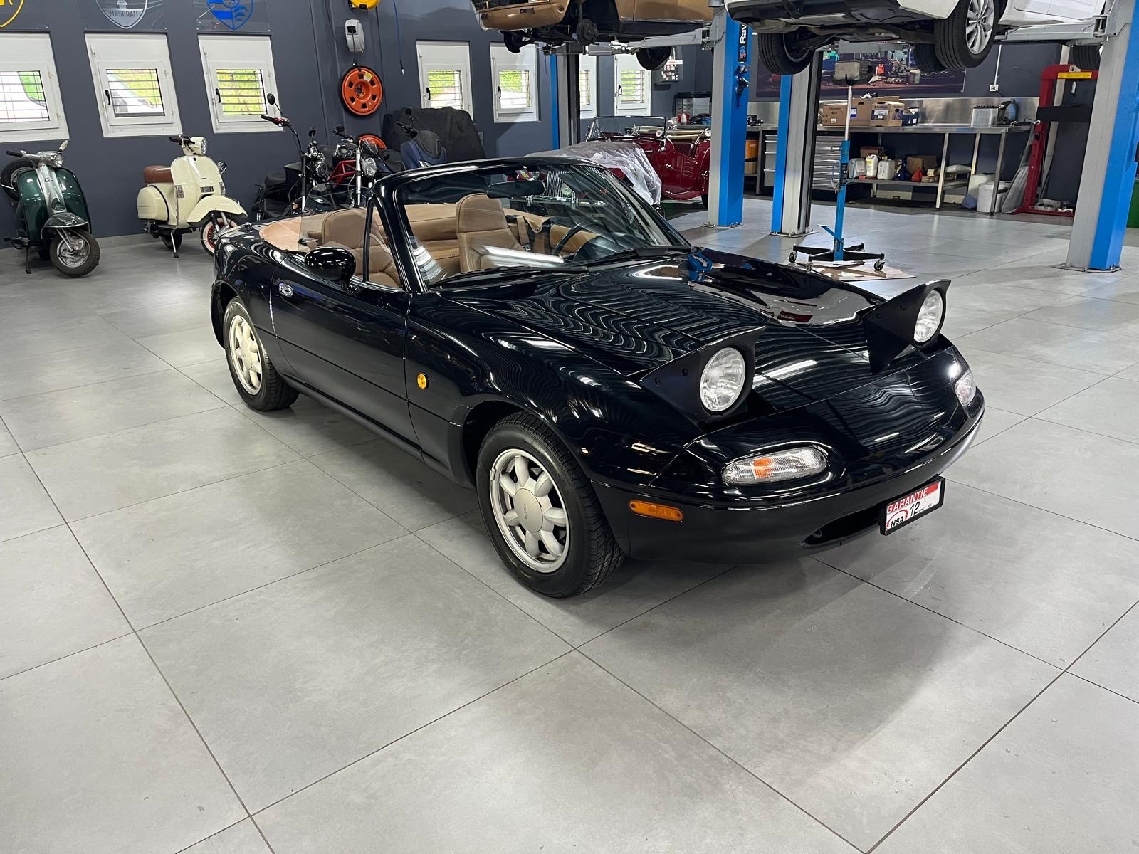 MAZDA MX-5 1.6i-16-image-12