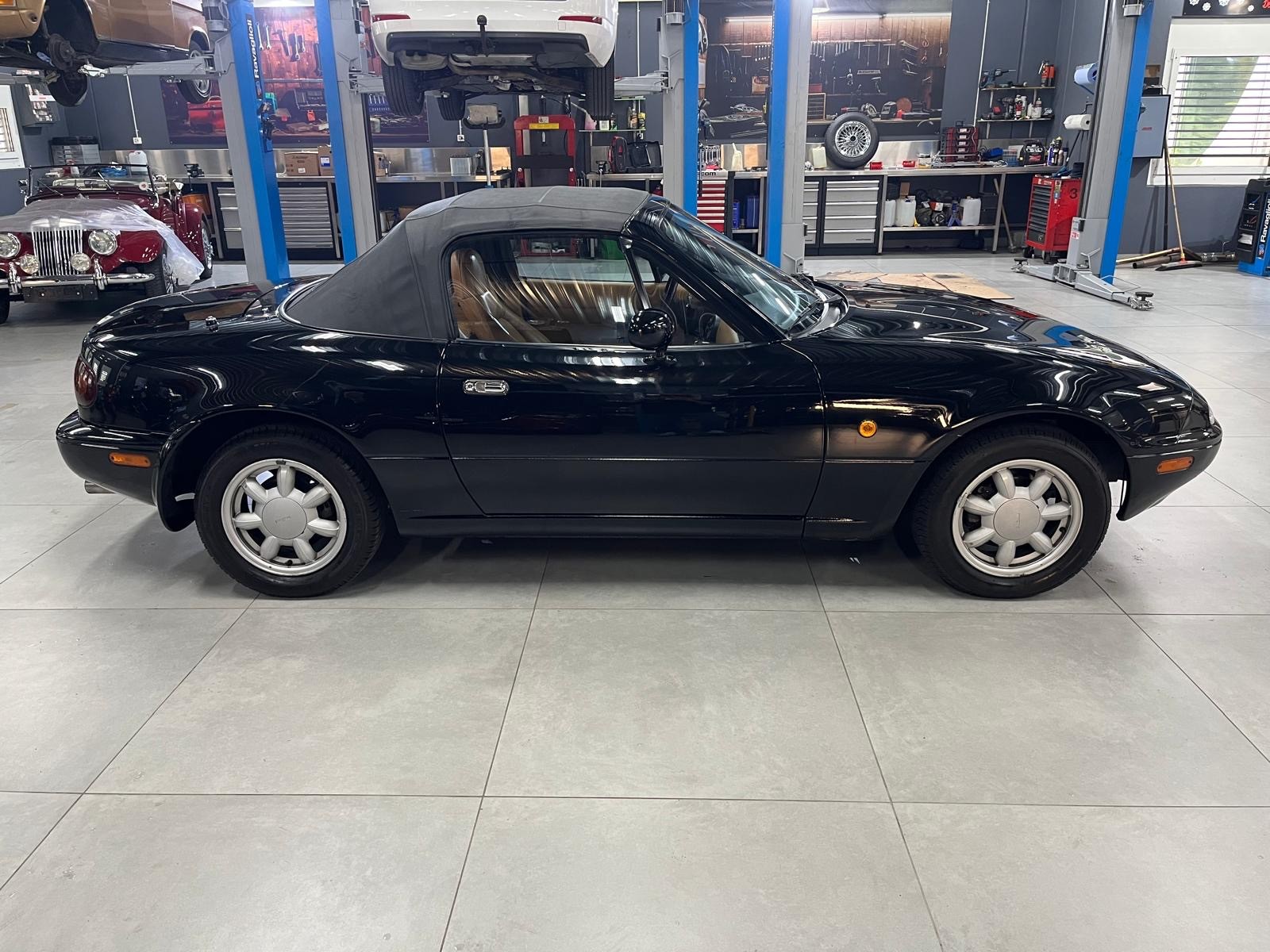 MAZDA MX-5 1.6i-16-image-6