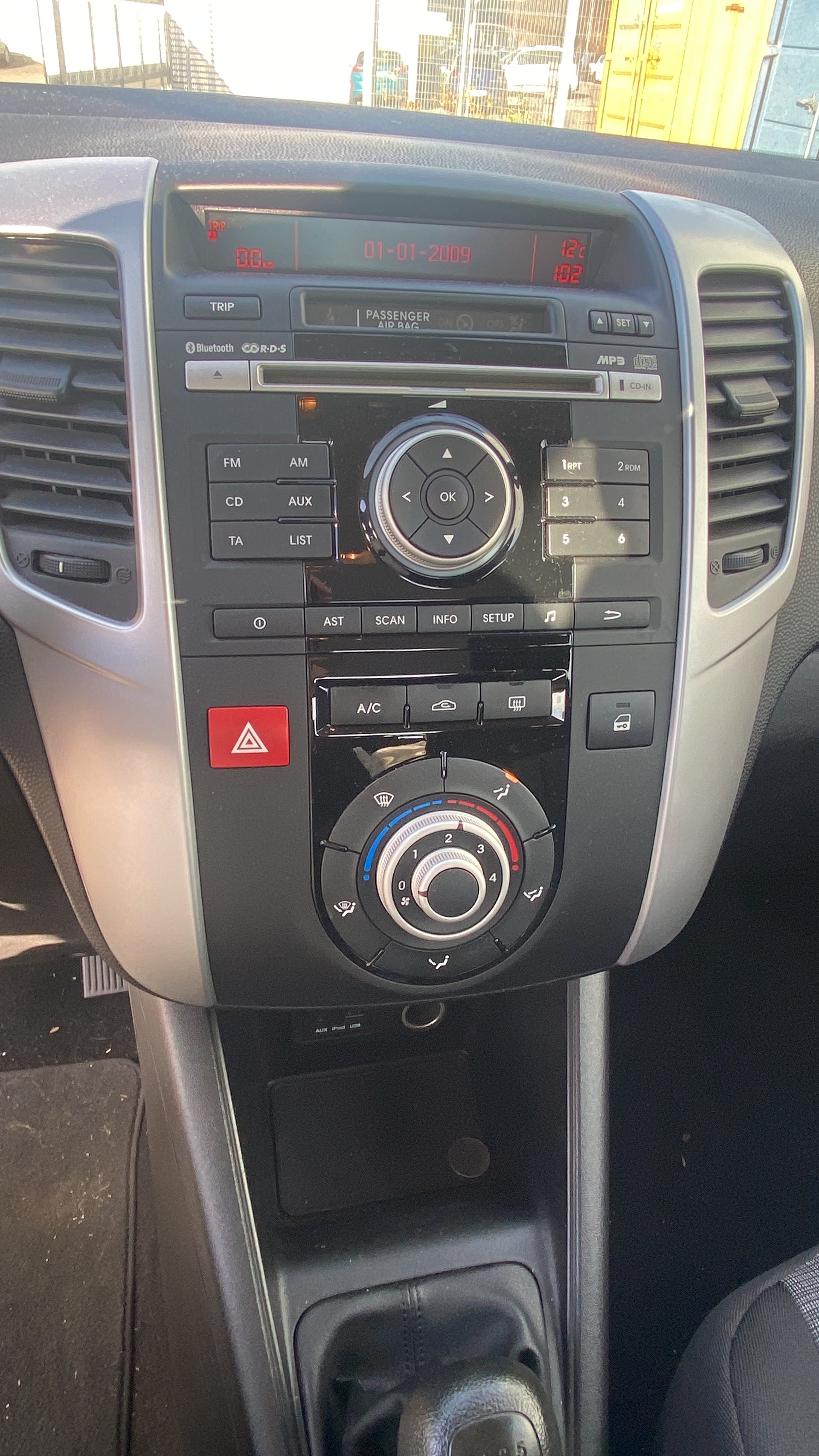 KIA Venga 1.4 CVVT _seven-image-8