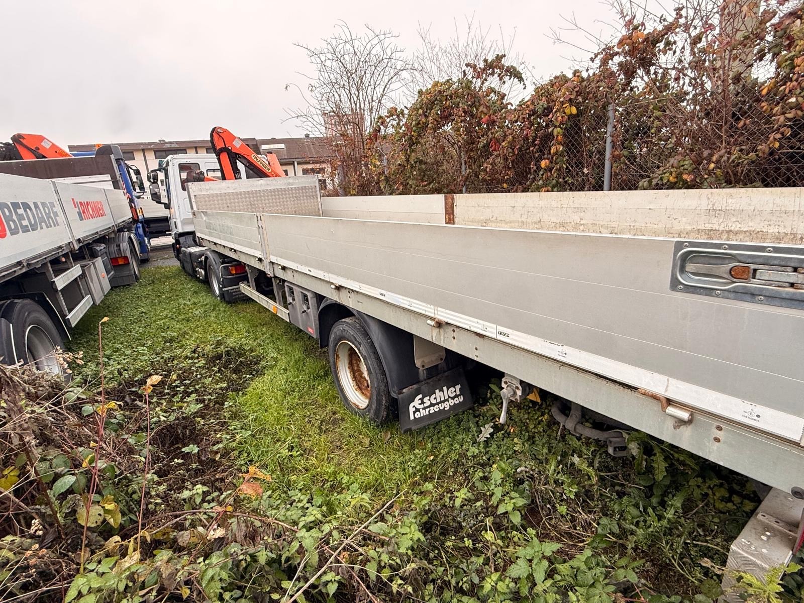 IVECO 80E22 Eurocargo semi-remorque + Grue PK 3400-image-3