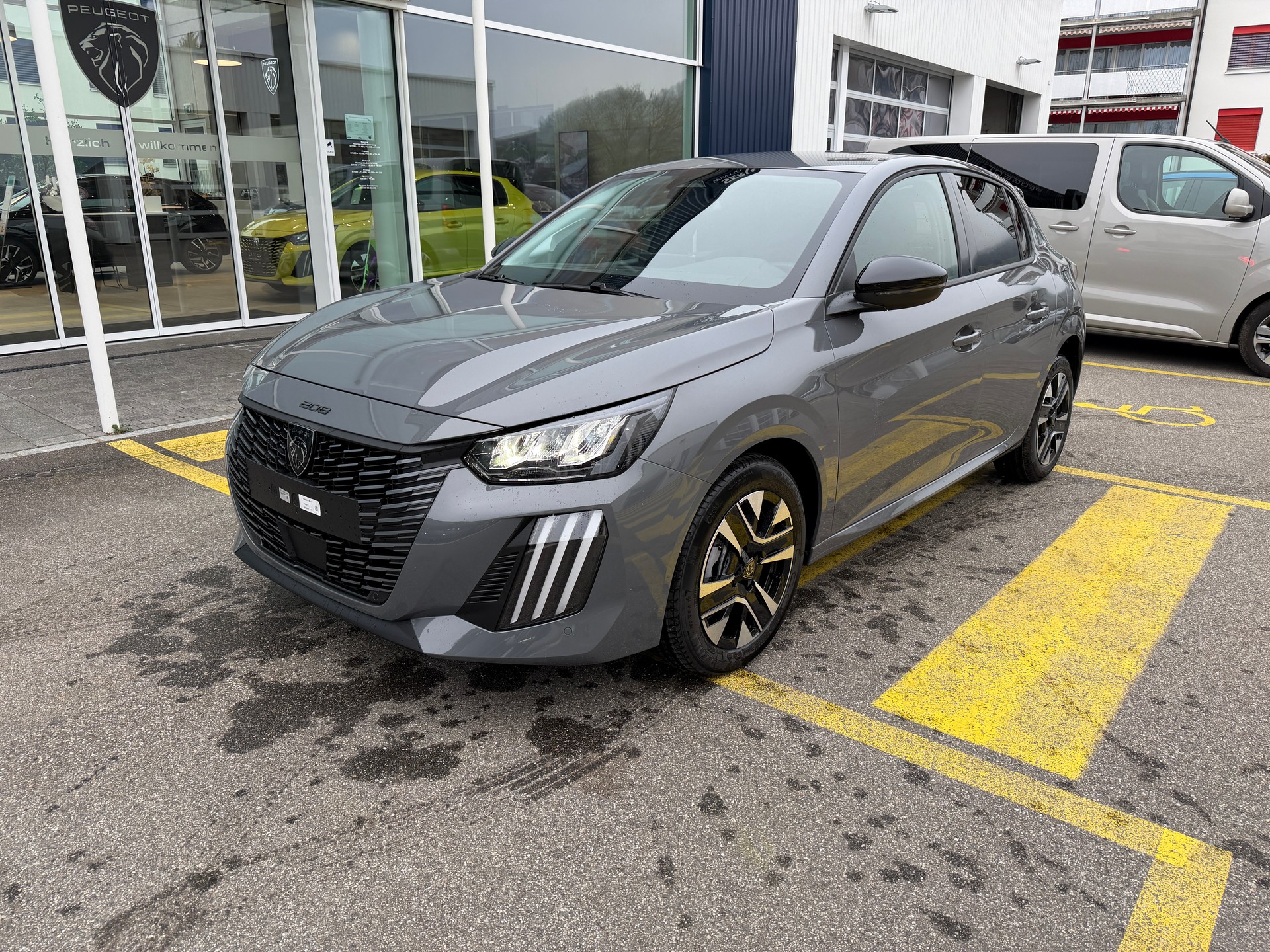 PEUGEOT 208 1.2 MHEV 110 Allure Premium-image-7