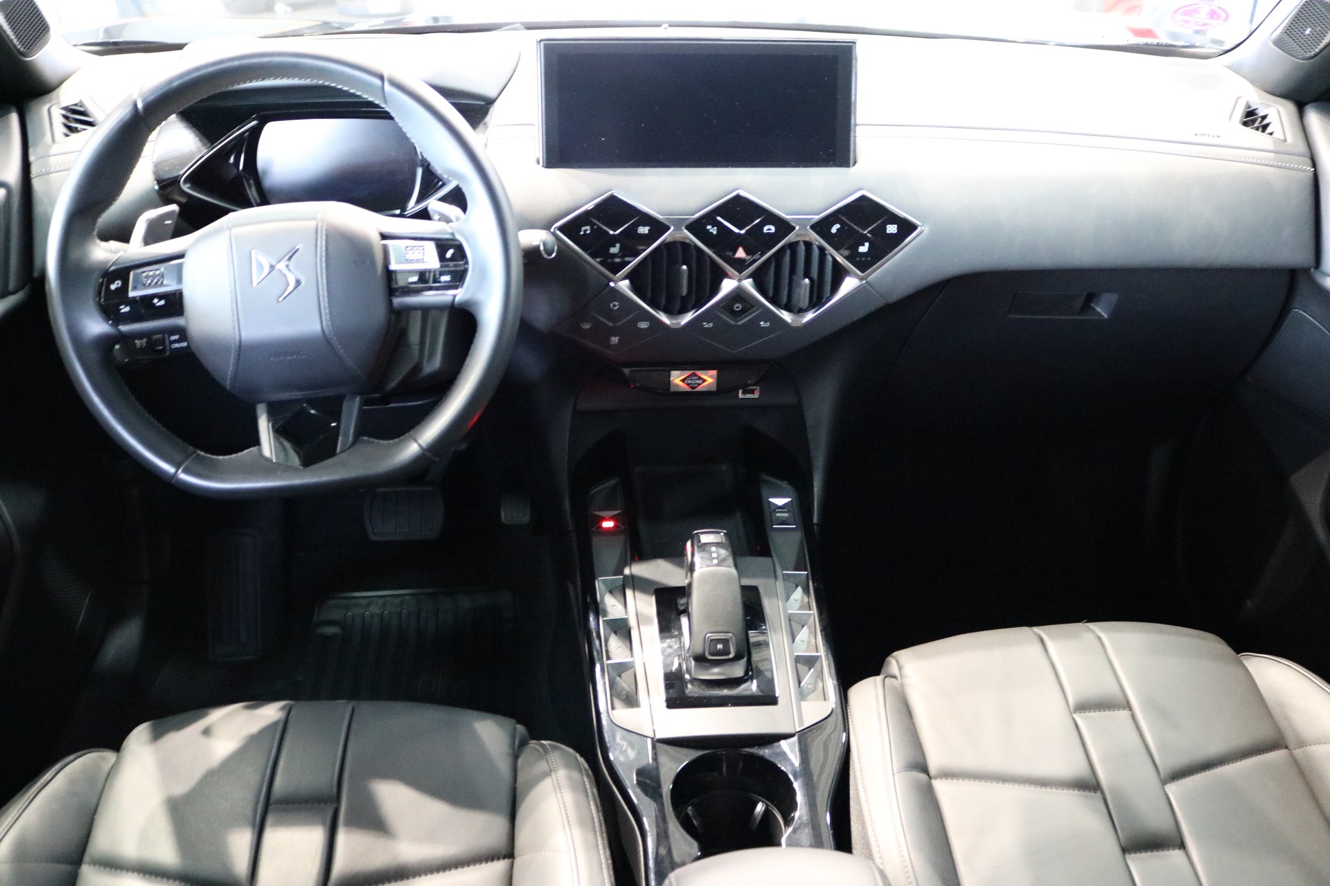 DS AUTOMOBILES DS 3 Crossback 1.2 PureTech SO Chic EAT8-showroom-element-3