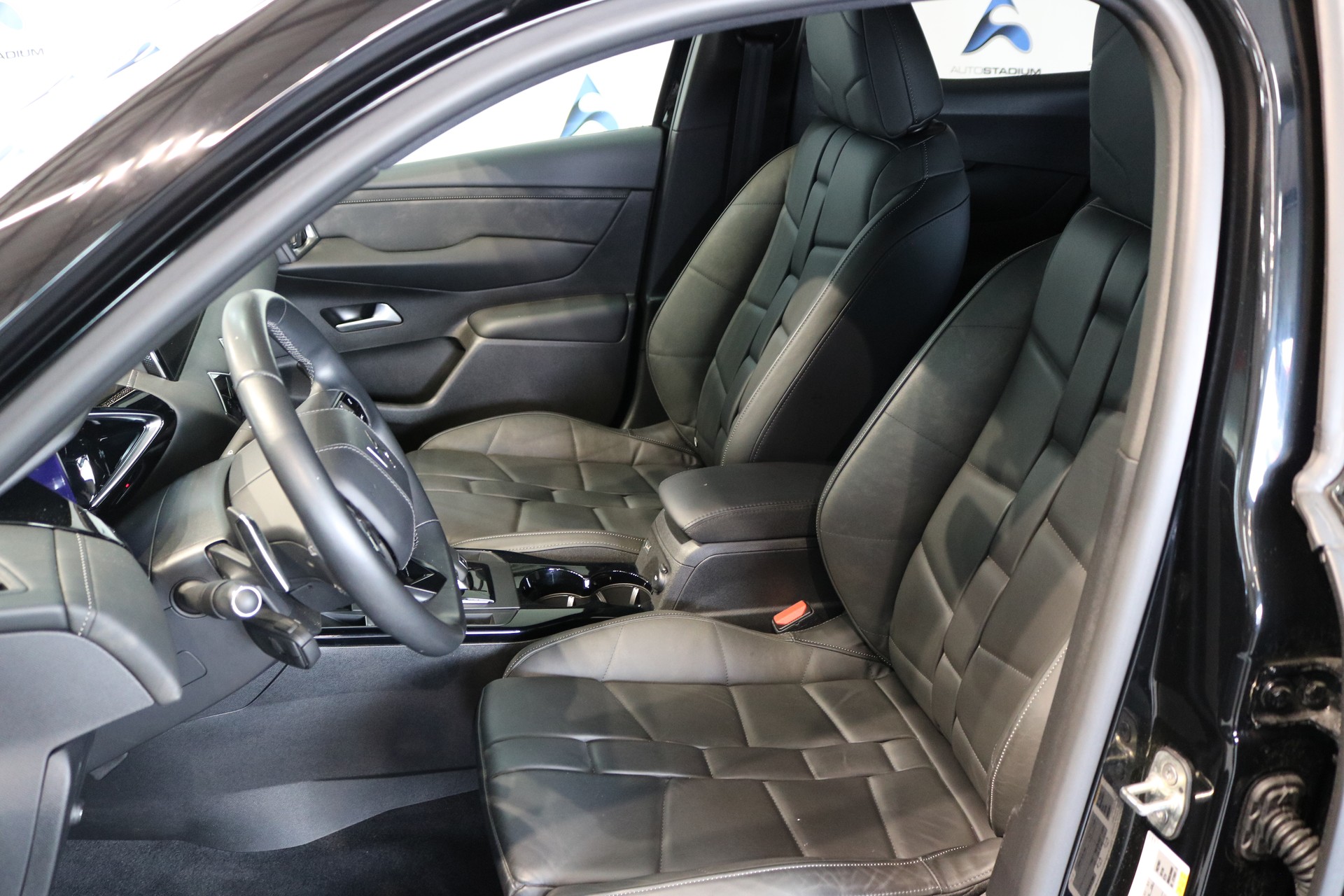 DS AUTOMOBILES DS 3 Crossback 1.2 PureTech SO Chic EAT8-image-4