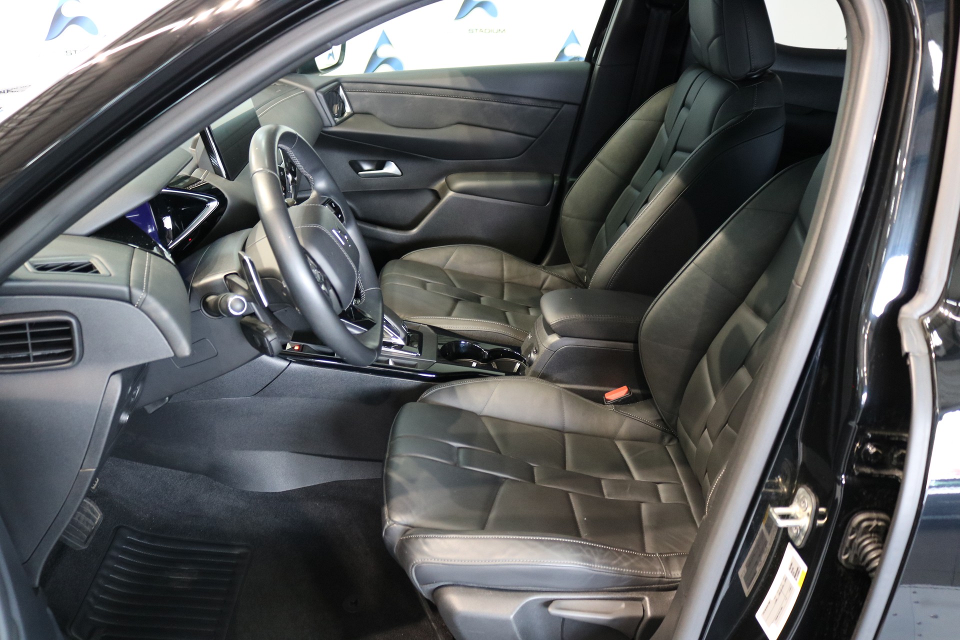 DS AUTOMOBILES DS 3 Crossback 1.2 PureTech SO Chic EAT8-showroom-element-1