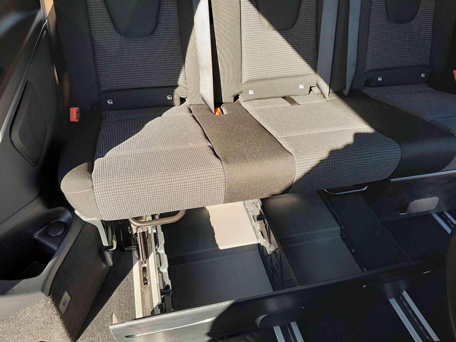 MERCEDES-BENZ Horizon 300d lang 4x4-image-19