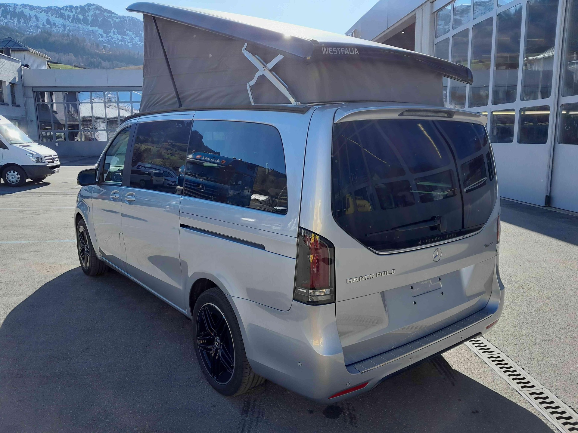 MERCEDES-BENZ Horizon 300d lang 4x4-showroom-element-3