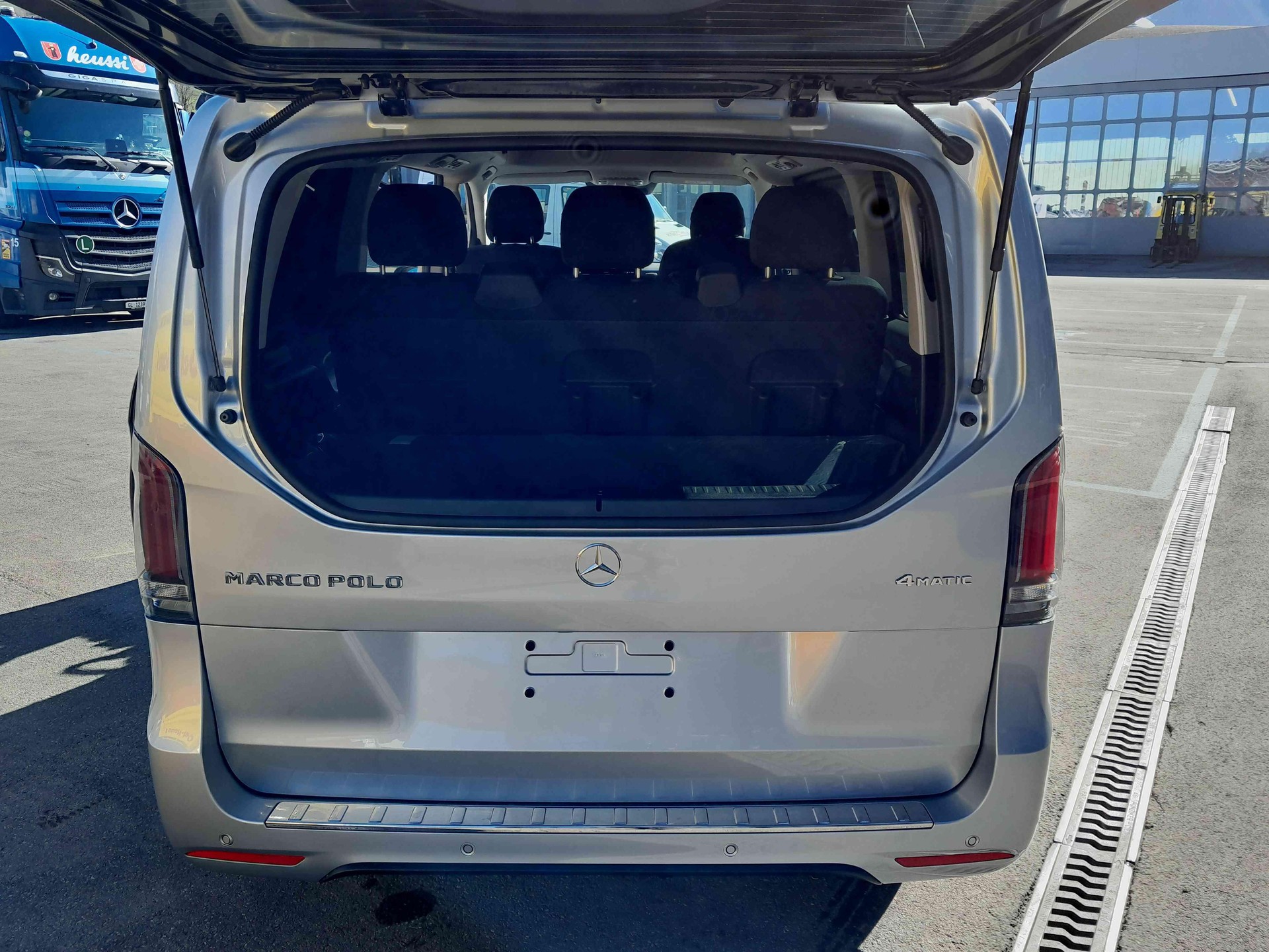 MERCEDES-BENZ Horizon 300d lang 4x4-image-17