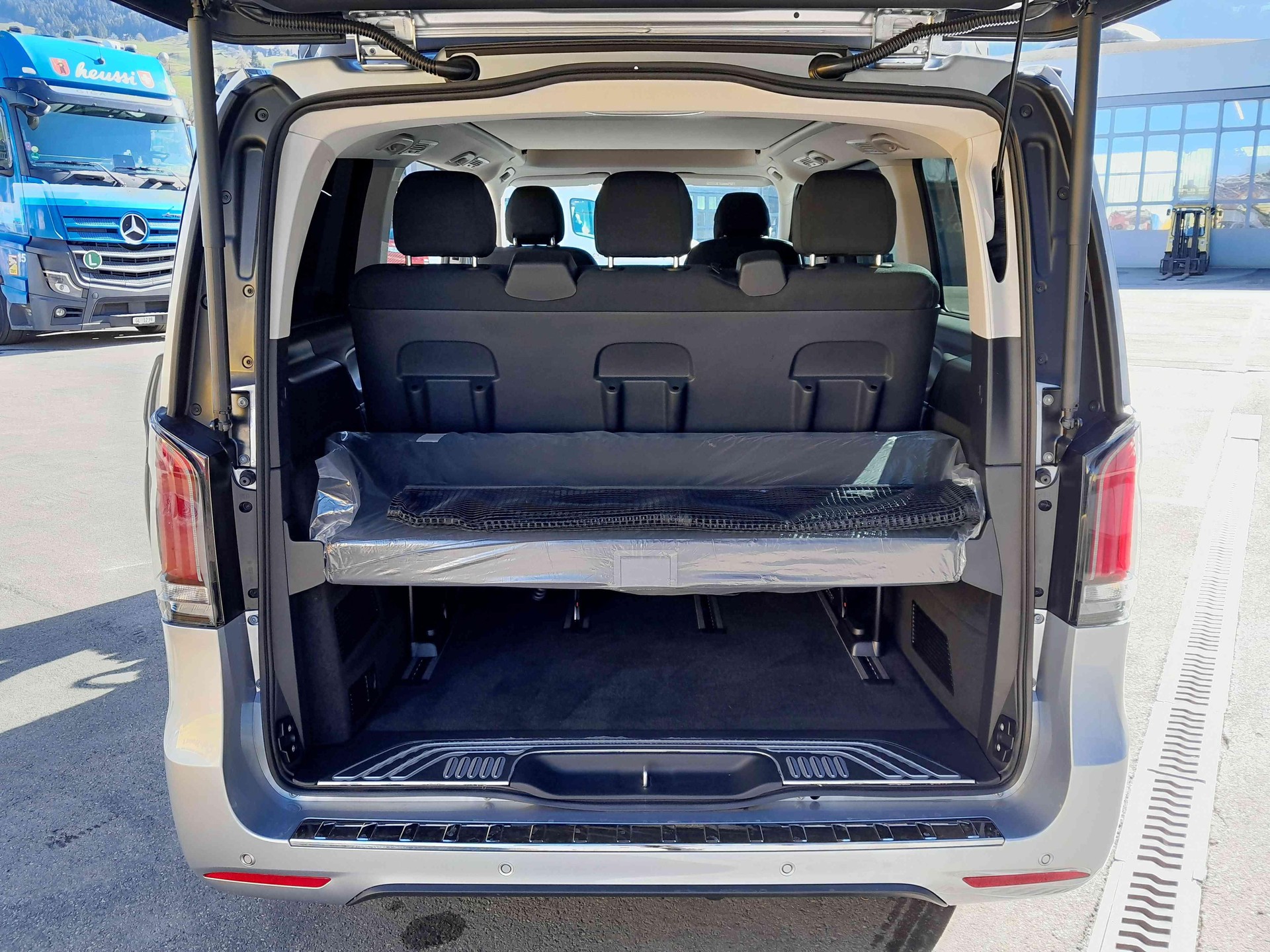 MERCEDES-BENZ Horizon 300d lang 4x4-image-18