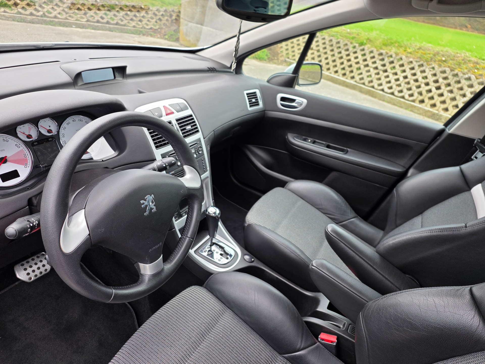 PEUGEOT 307 2.0 16V XS-image-6