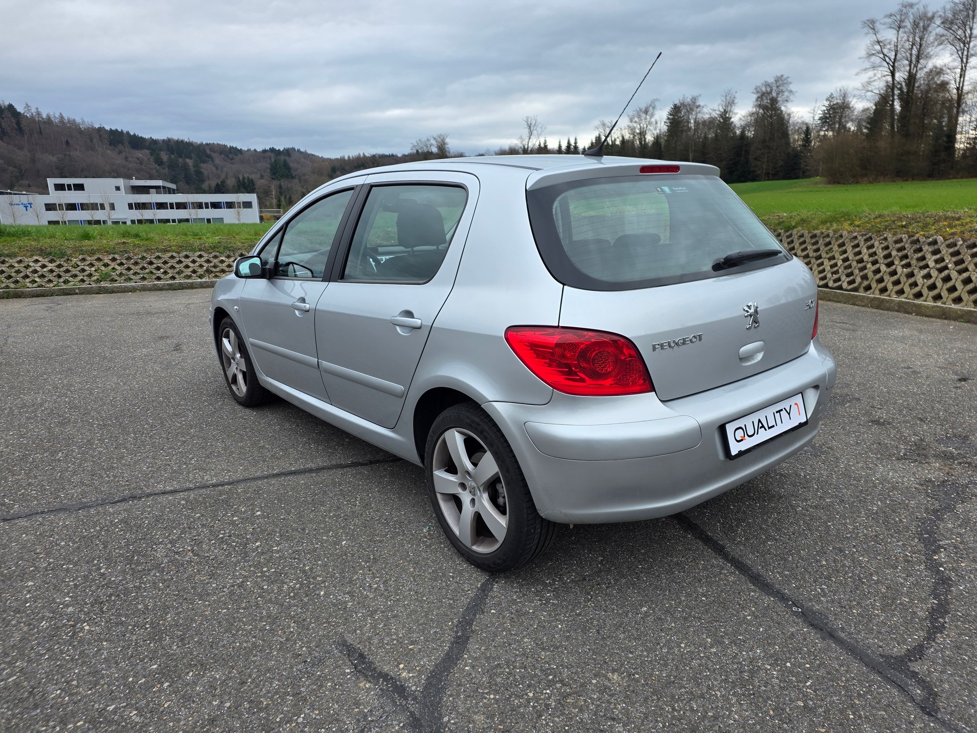 PEUGEOT 307 2.0 16V XS-image-3