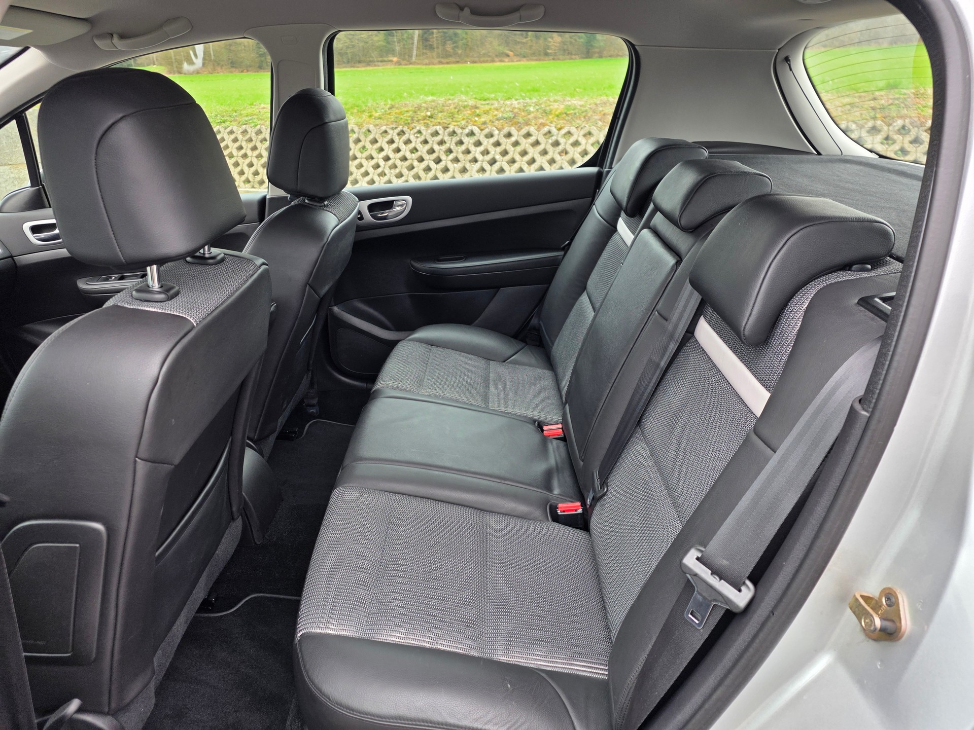 PEUGEOT 307 2.0 16V XS-image-4