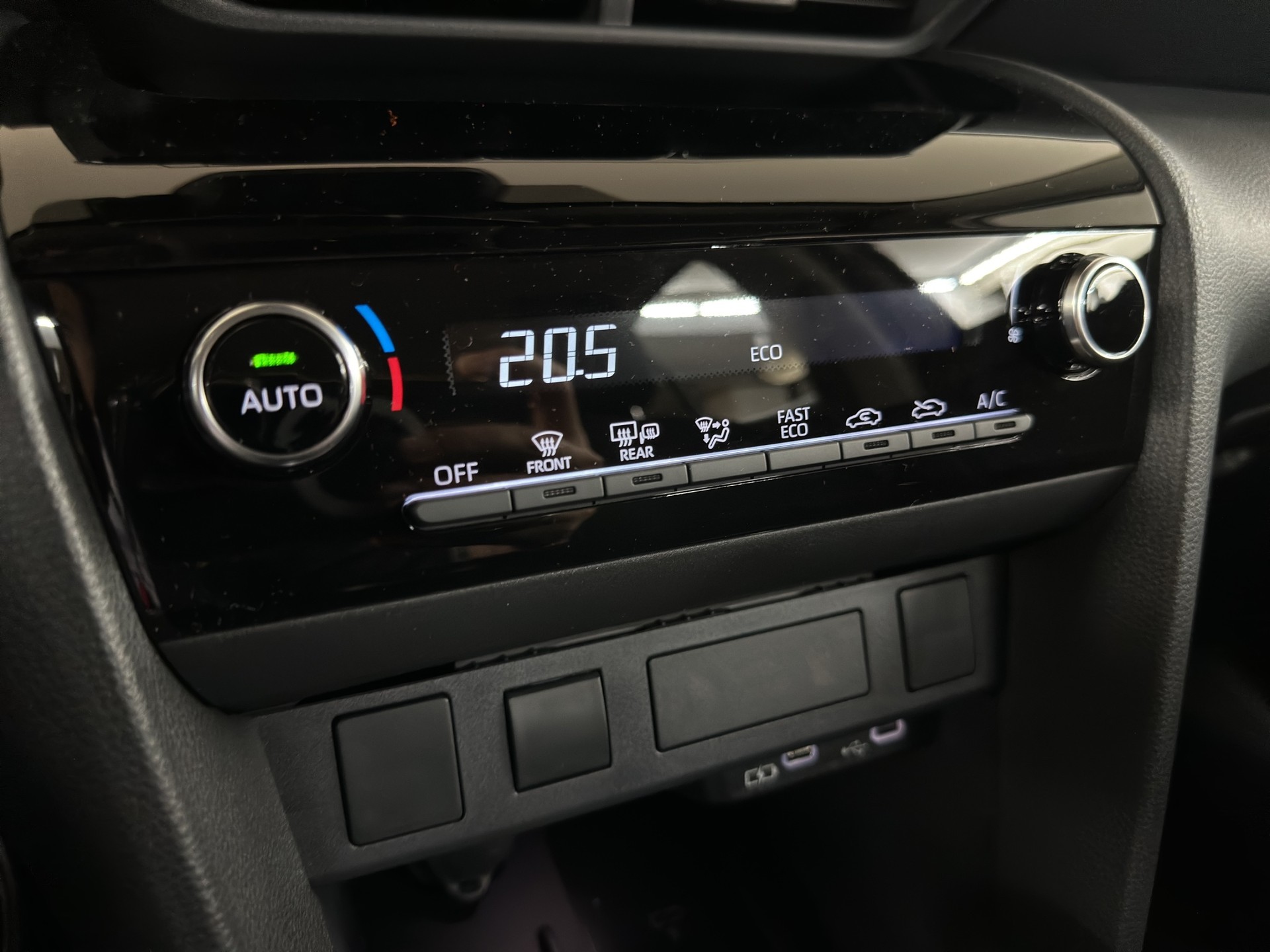 TOYOTA Yaris Cross 1.5 Comfort e-CVT-image-18
