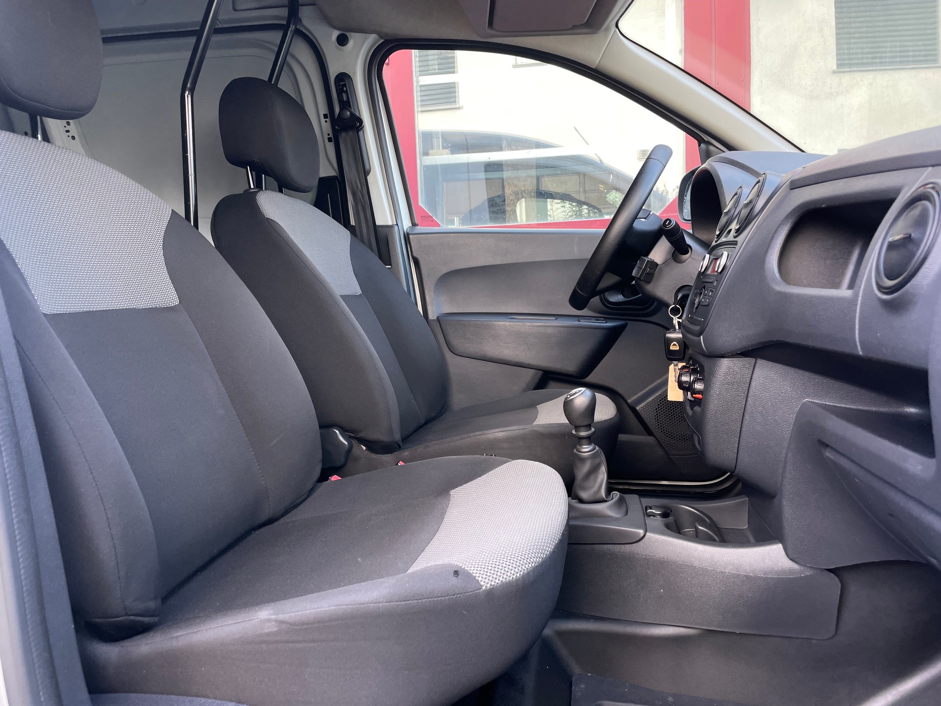 DACIA Dokker Van TCe 100 PF Essential-image-9