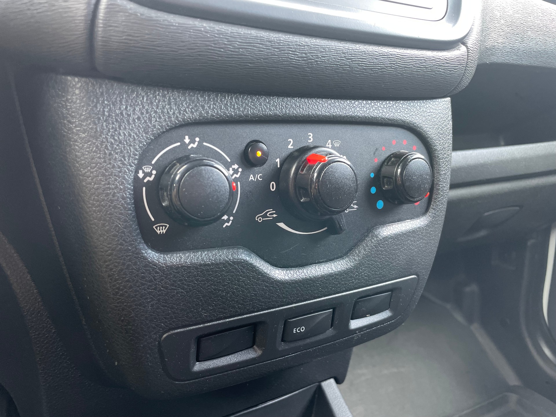 DACIA Dokker Van TCe 100 PF Essential-image-12