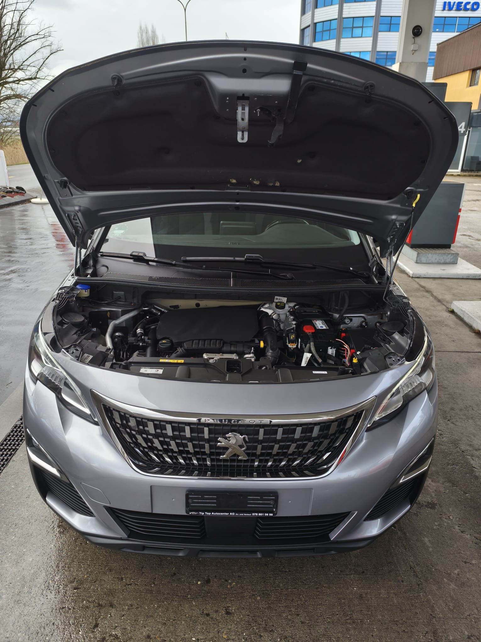 PEUGEOT 3008 1.2 PureTech Allure EAT-image-6