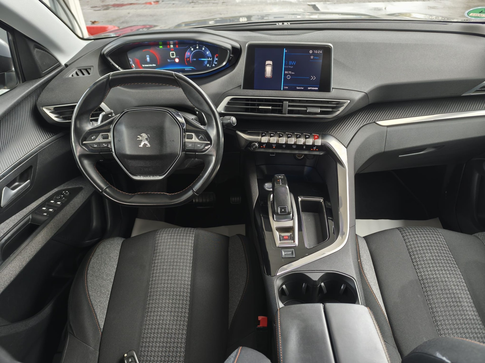PEUGEOT 3008 1.2 PureTech Allure EAT-image-12