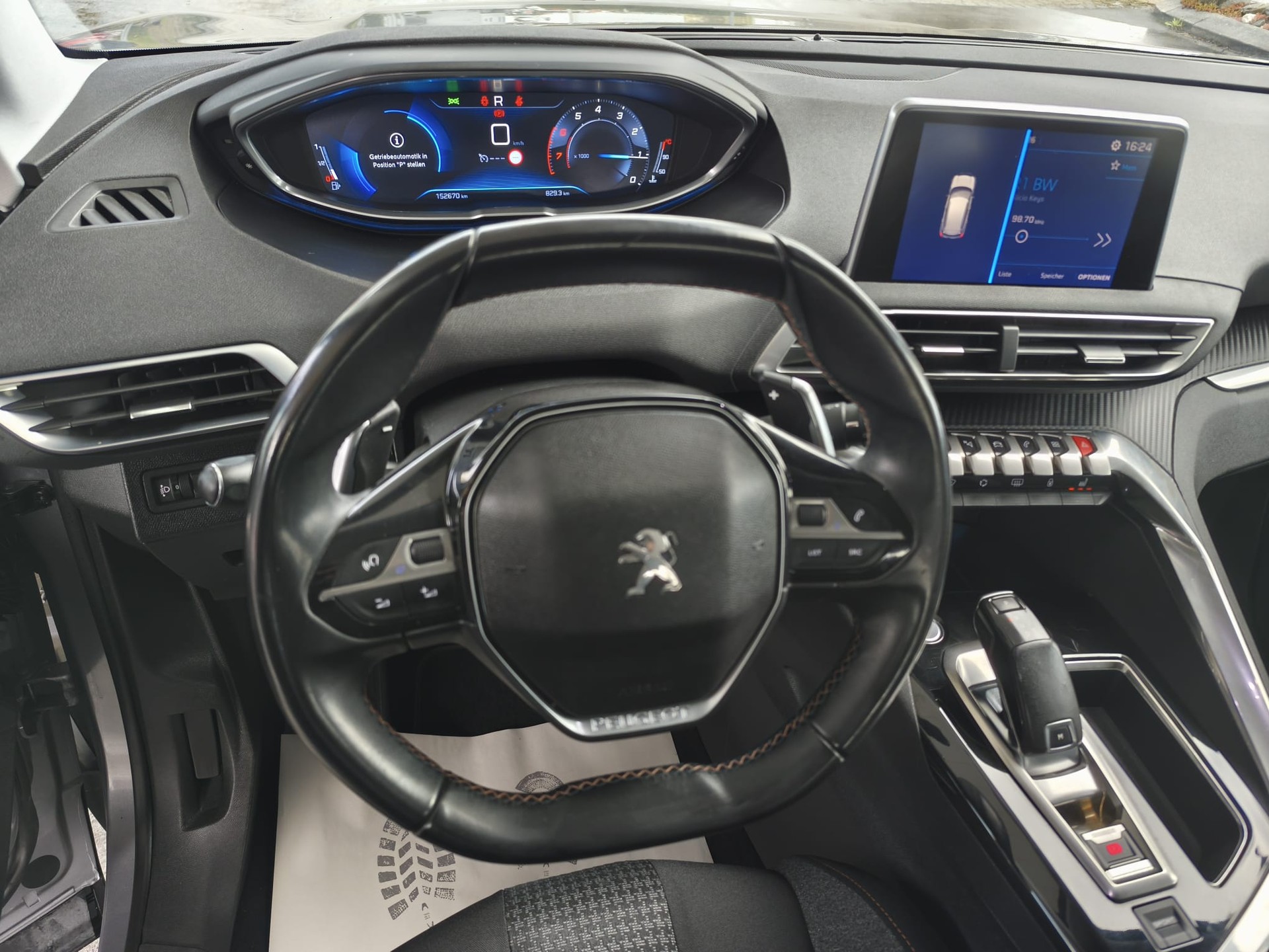 PEUGEOT 3008 1.2 PureTech Allure EAT-image-11