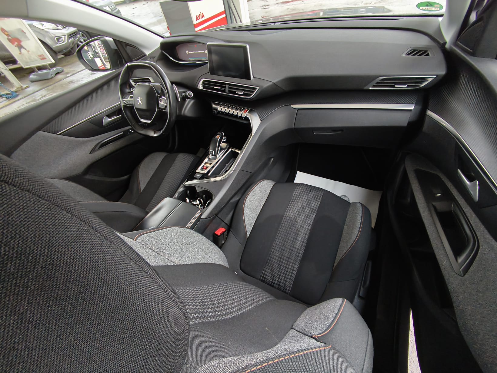PEUGEOT 3008 1.2 PureTech Allure EAT-image-13