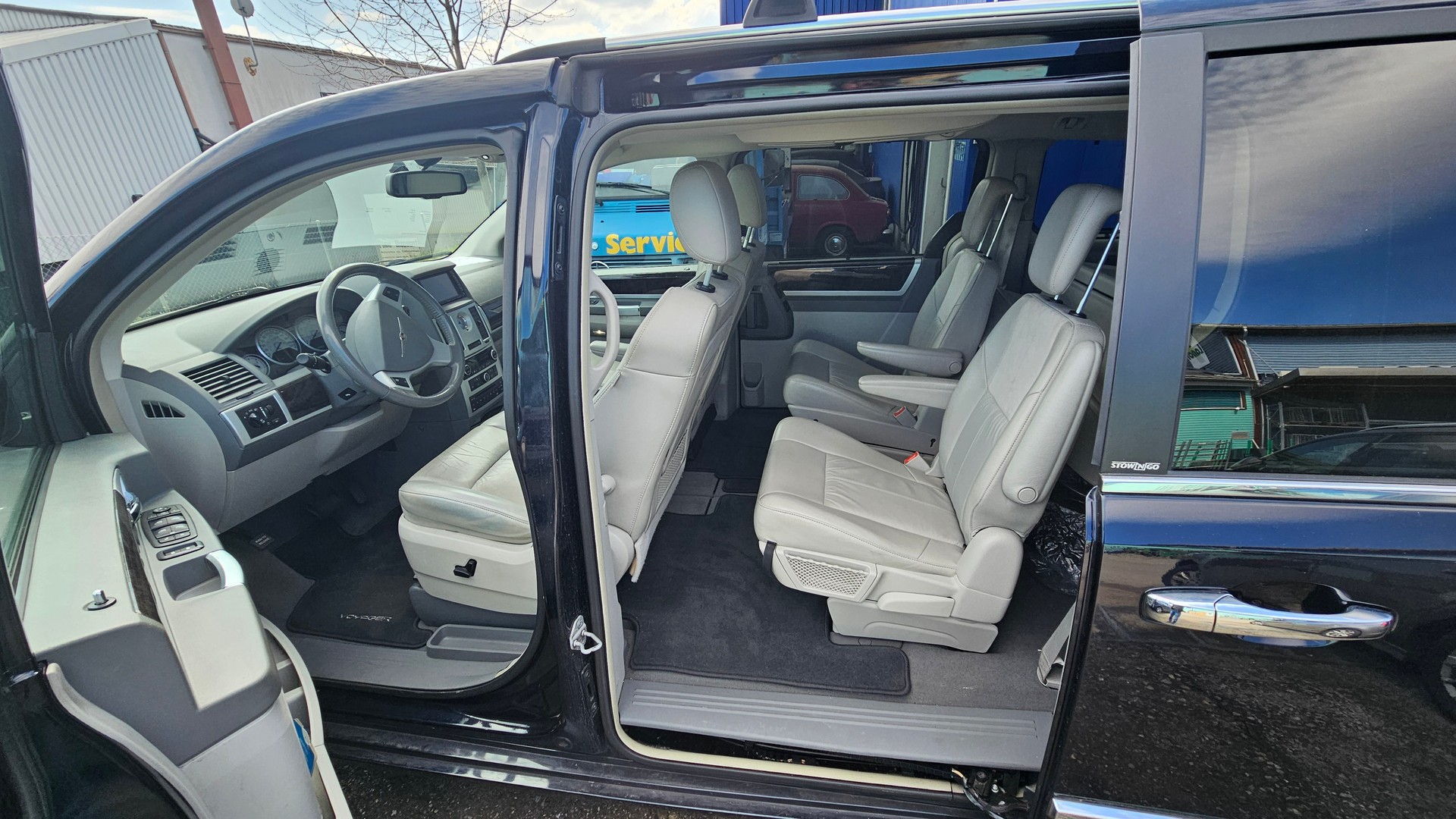 CHRYSLER Grand Voyager 3.8 Limited Automatic-image-9